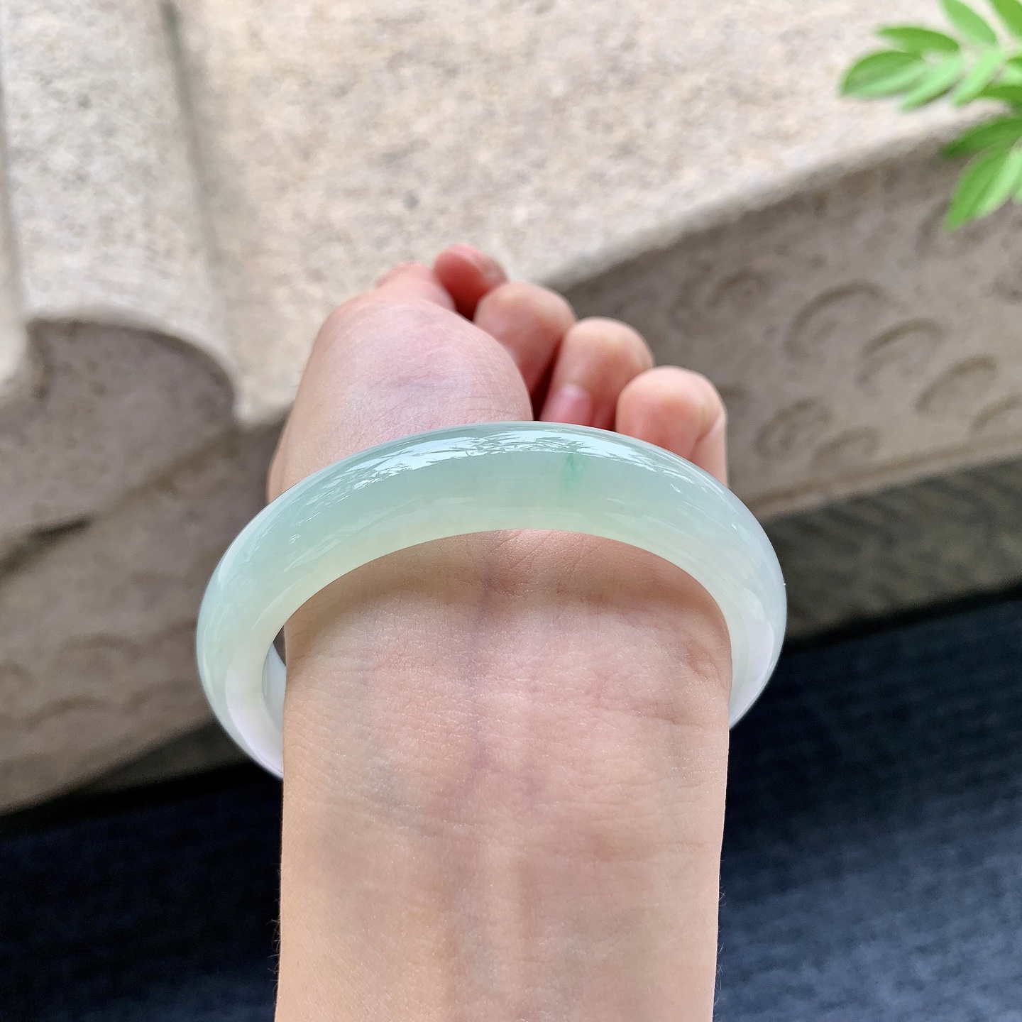正圈56 57 圈口57.4/12.5/8 编码AD092416 冰糯飘绿，水润，种老，细腻，无裂