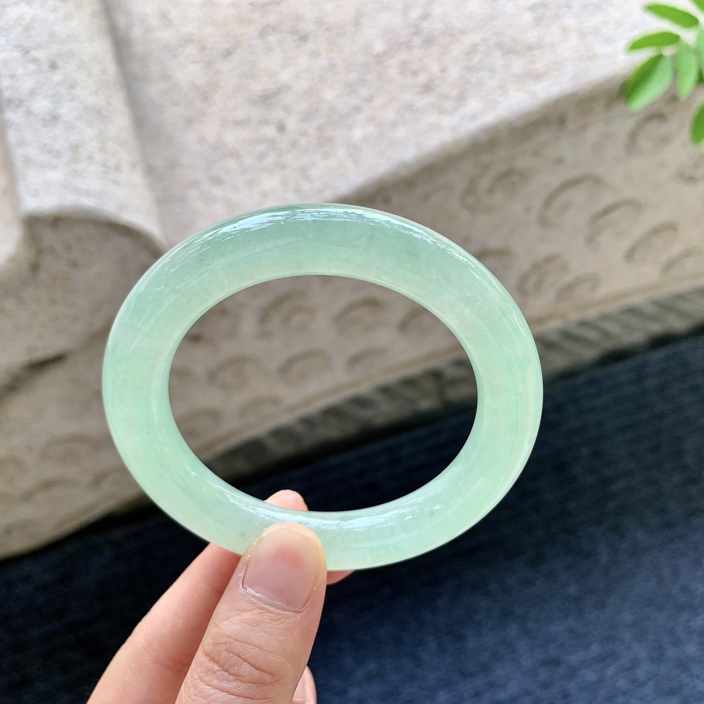 圆条52 53 圈口53.8/10.6/10.6 编码BA092018 糯冰淡绿，水润，种老，细腻，打灯有棉线