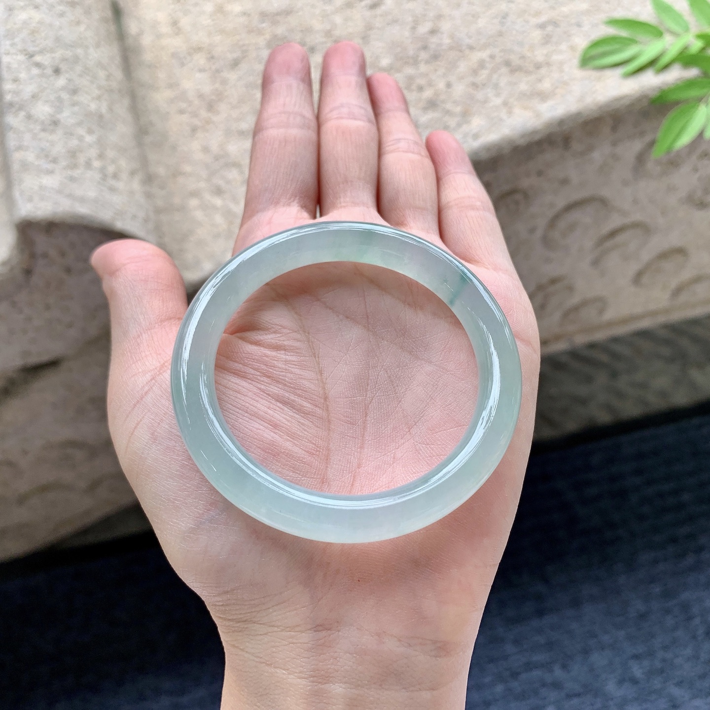 圆条50 51 圈口51.2/8.6/8 编码BA092406 糯冰晴绿，水润，种老，细腻，有纹线