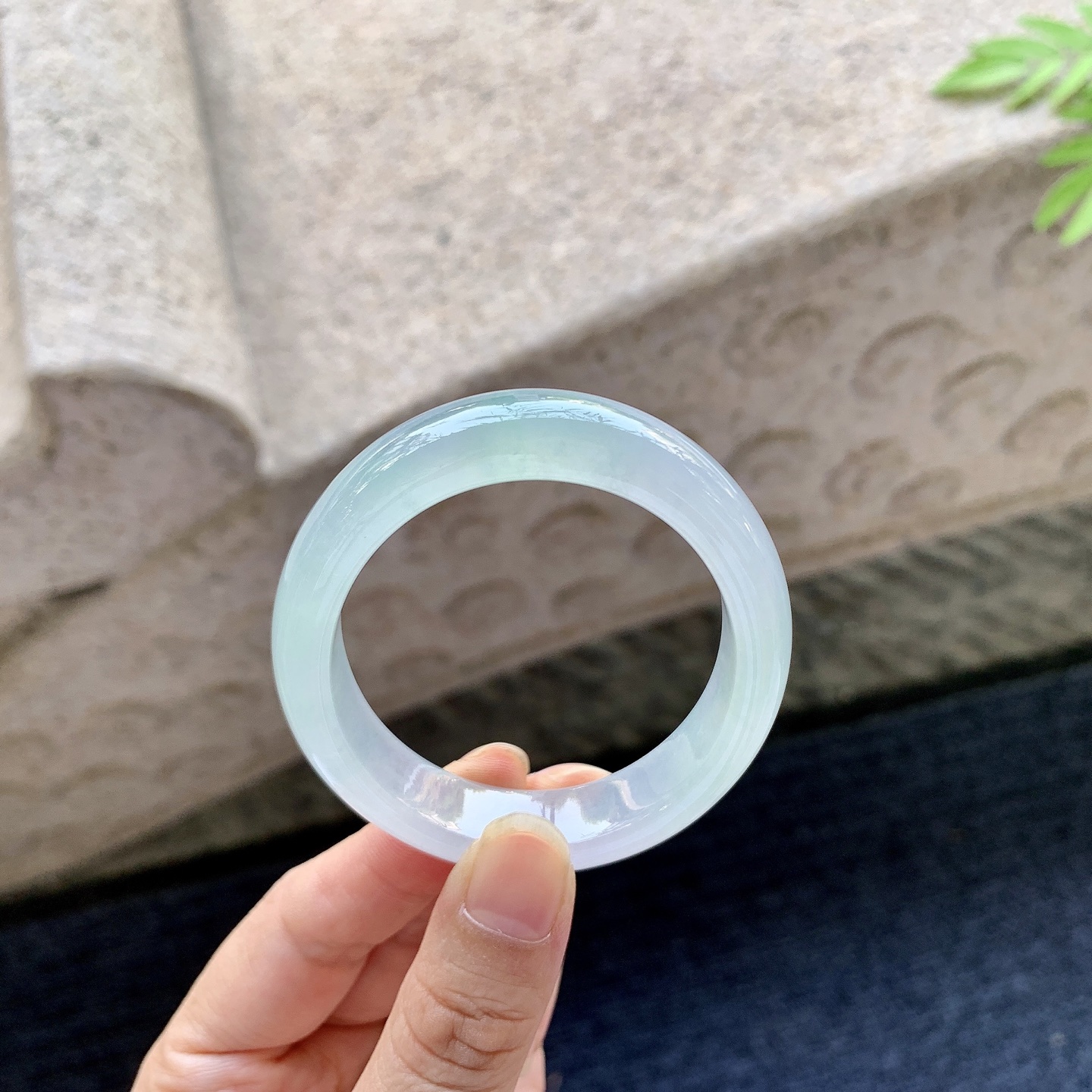 贵妃51 52 圈口52.2/44.5/11.2/6.9 编码C5092113 冰糯飘绿，水润，种老，细腻，打灯有棉线