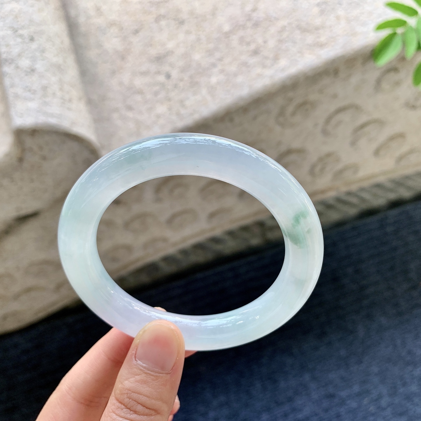 圆条54 55 圈口55/10.7/10.5 编码AD092010 糯冰淡紫底飘绿，水润，种老，细腻，打灯有棉纹