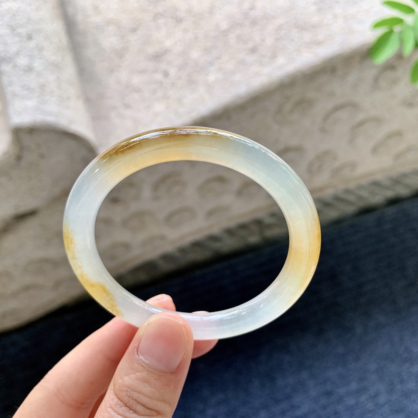 圆条49 50 圈口50.3/7.2/7.4 编码LZ092025 冰飘黄翡，清透，水润，种老，细腻，无裂