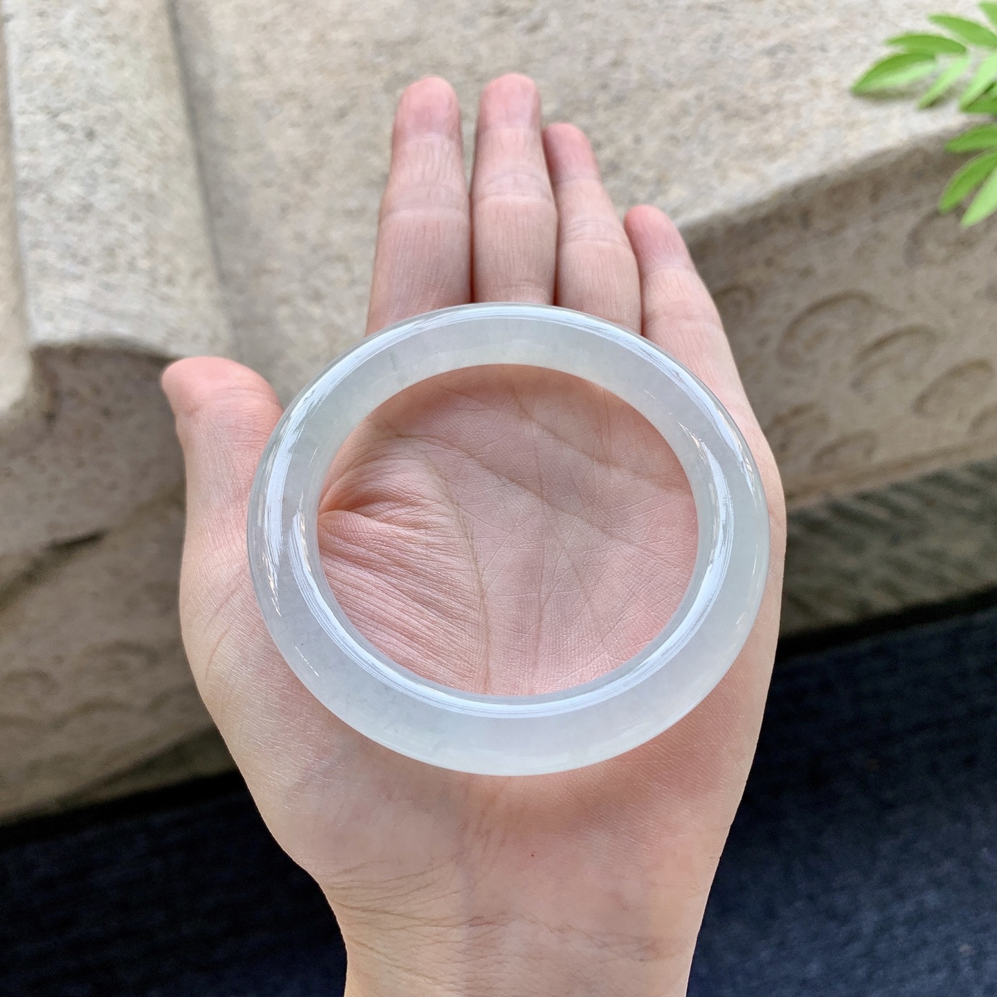 圆条52 53 圈口53.4/9/9.3 编码FL092103 糯冰底色，水润，种老，细腻，打灯有棉线