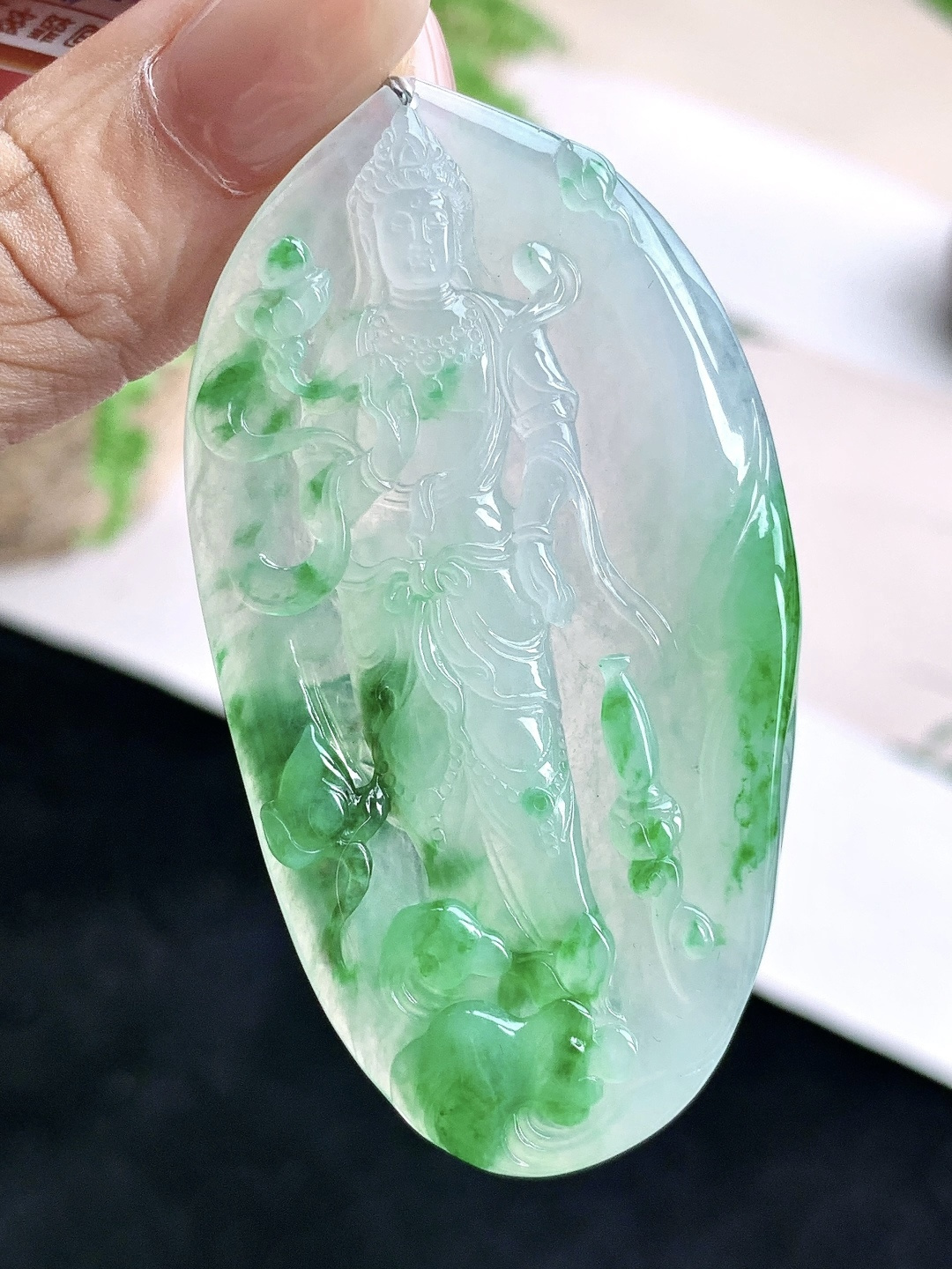 【裸石】️冰种阳绿飘花站观音牌吊坠 【说明】缅甸 性比高 飘花 【尺寸】67.5-37.2-5.5