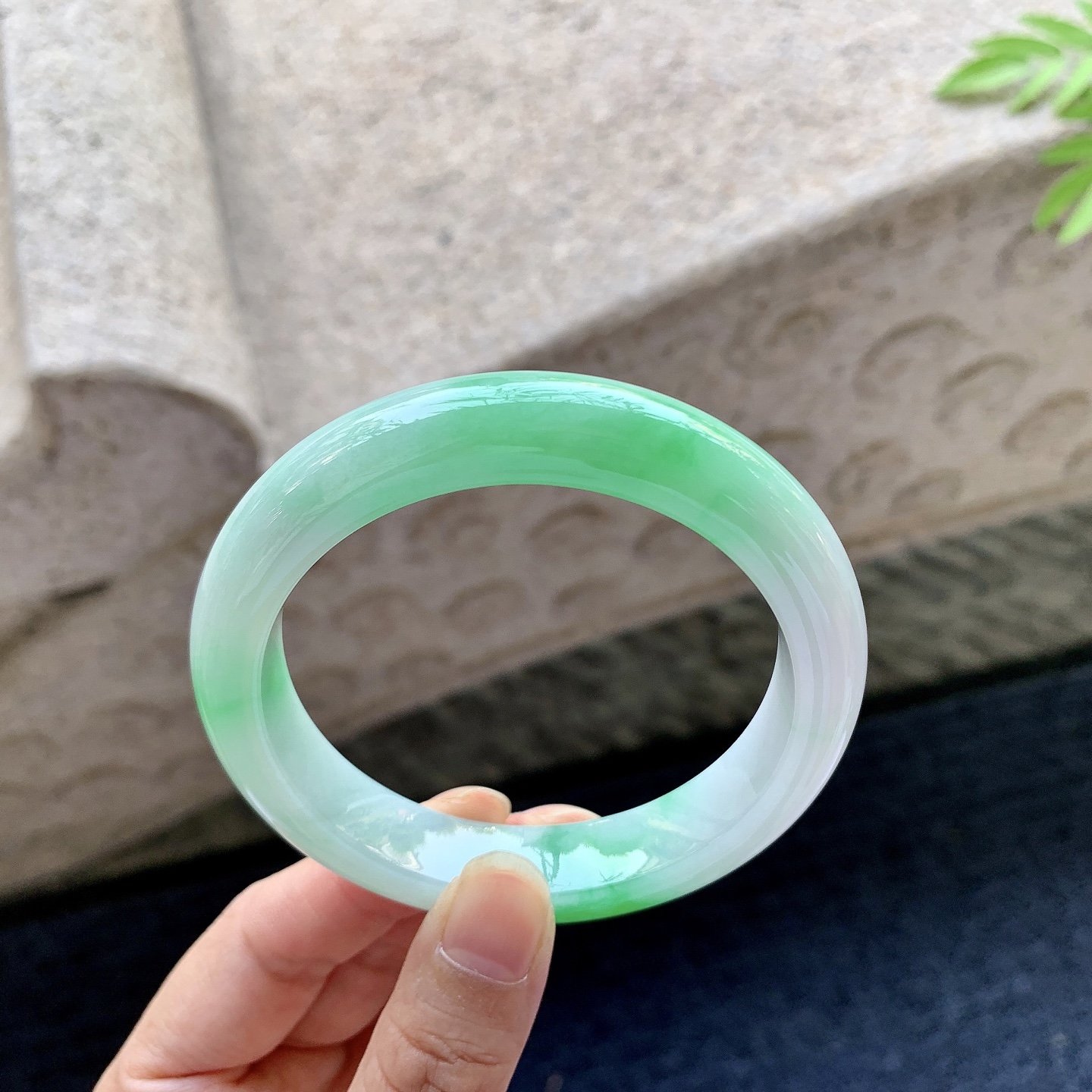正圈56 57 圈口57/12/9 编码GL092121 糯冰飘绿，水润，种老，细腻，无裂