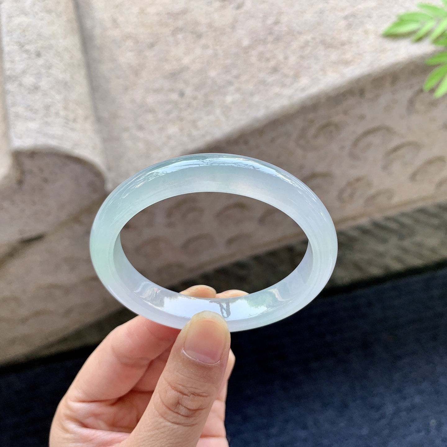 贵妃51 52 圈口52.2/44.5/11.2/6.9 编码C5092113 冰糯飘绿，水润，种老，细腻，打灯有棉线