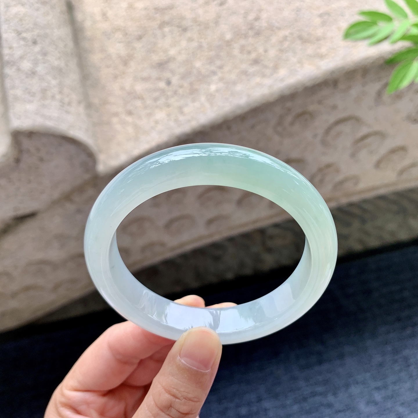 正圈56 57 圈口57.4/12.5/8 编码AD092416 冰糯飘绿，水润，种老，细腻，无裂