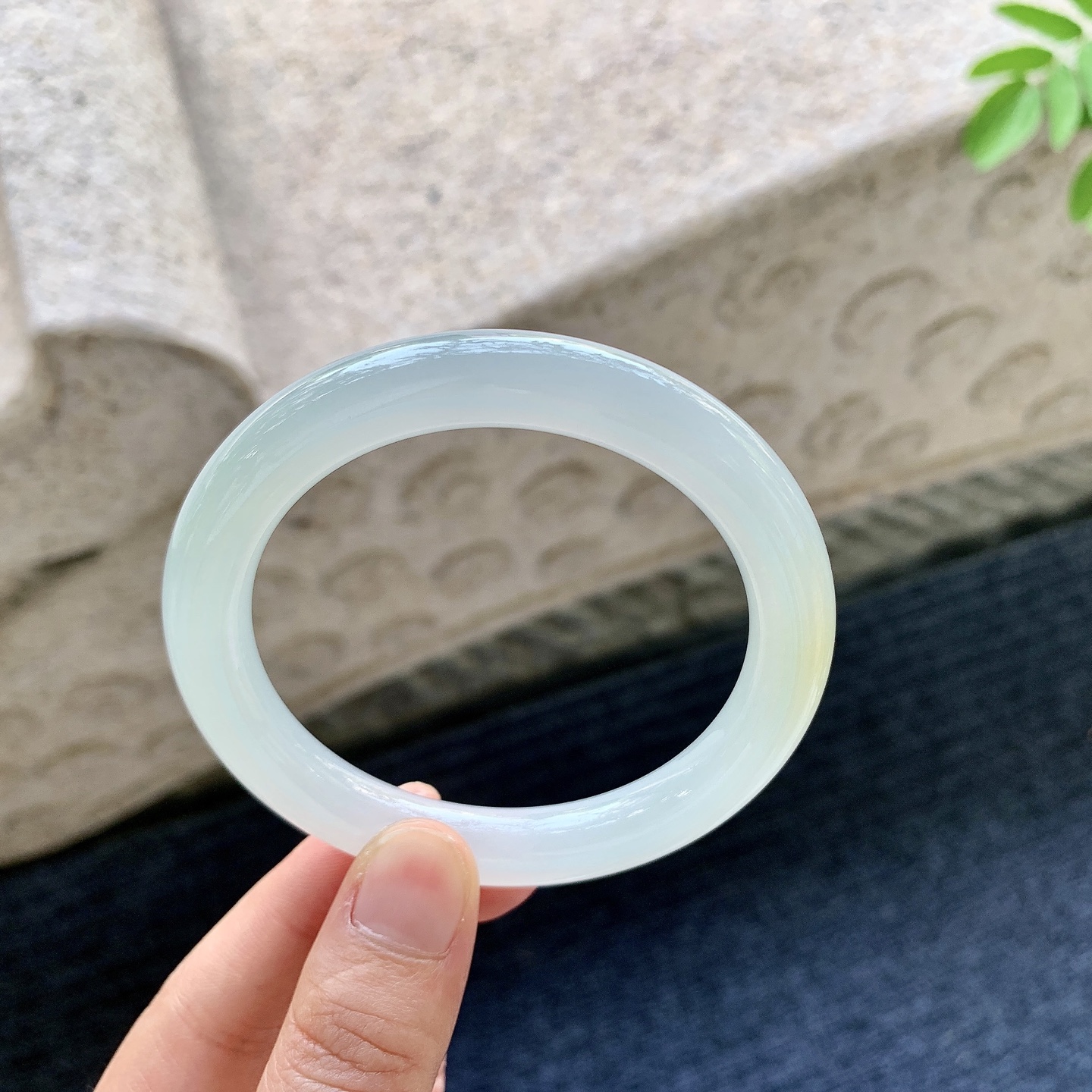 圆条54 55 圈口55.5/9.4/9.4 编码AD092007 糯冰飘黄翡，水润，种老，细腻，打灯有絮线