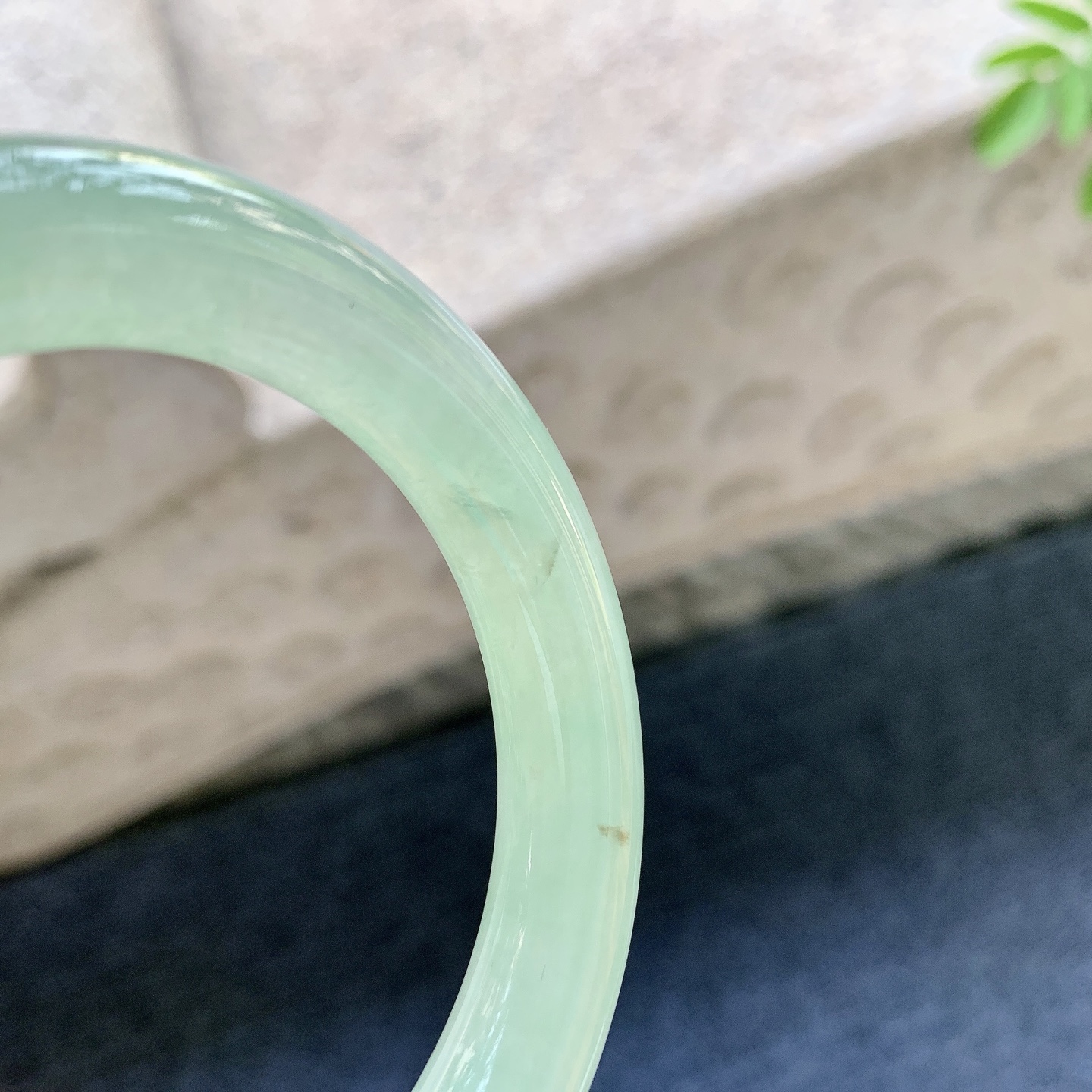 圆条52 53 圈口53.8/10.6/10.6 编码BA092018 糯冰淡绿，水润，种老，细腻，打灯有棉线