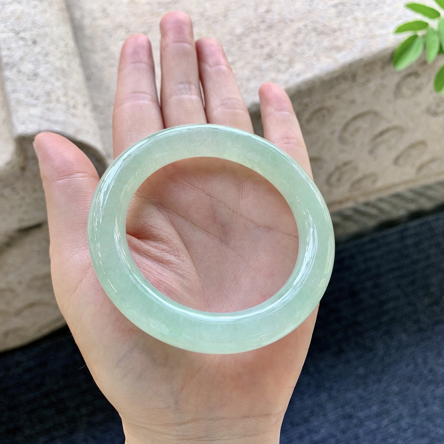 圆条52 53 圈口53.8/10.6/10.6 编码BA092018 糯冰淡绿，水润，种老，细腻，打灯有棉线