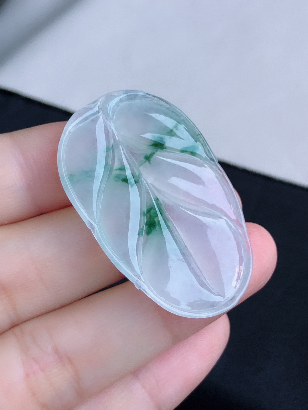 ️，冰种飘花金枝玉叶，晶莹剔透，花色清爽，尺寸45.3/28.6/5.5/自然光实拍
