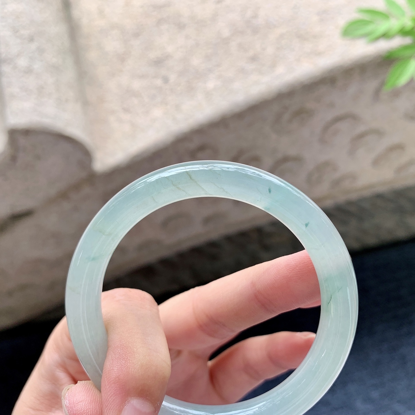 圆条50 51 圈口51.2/8.6/8 编码BA092406 糯冰晴绿，水润，种老，细腻，有纹线