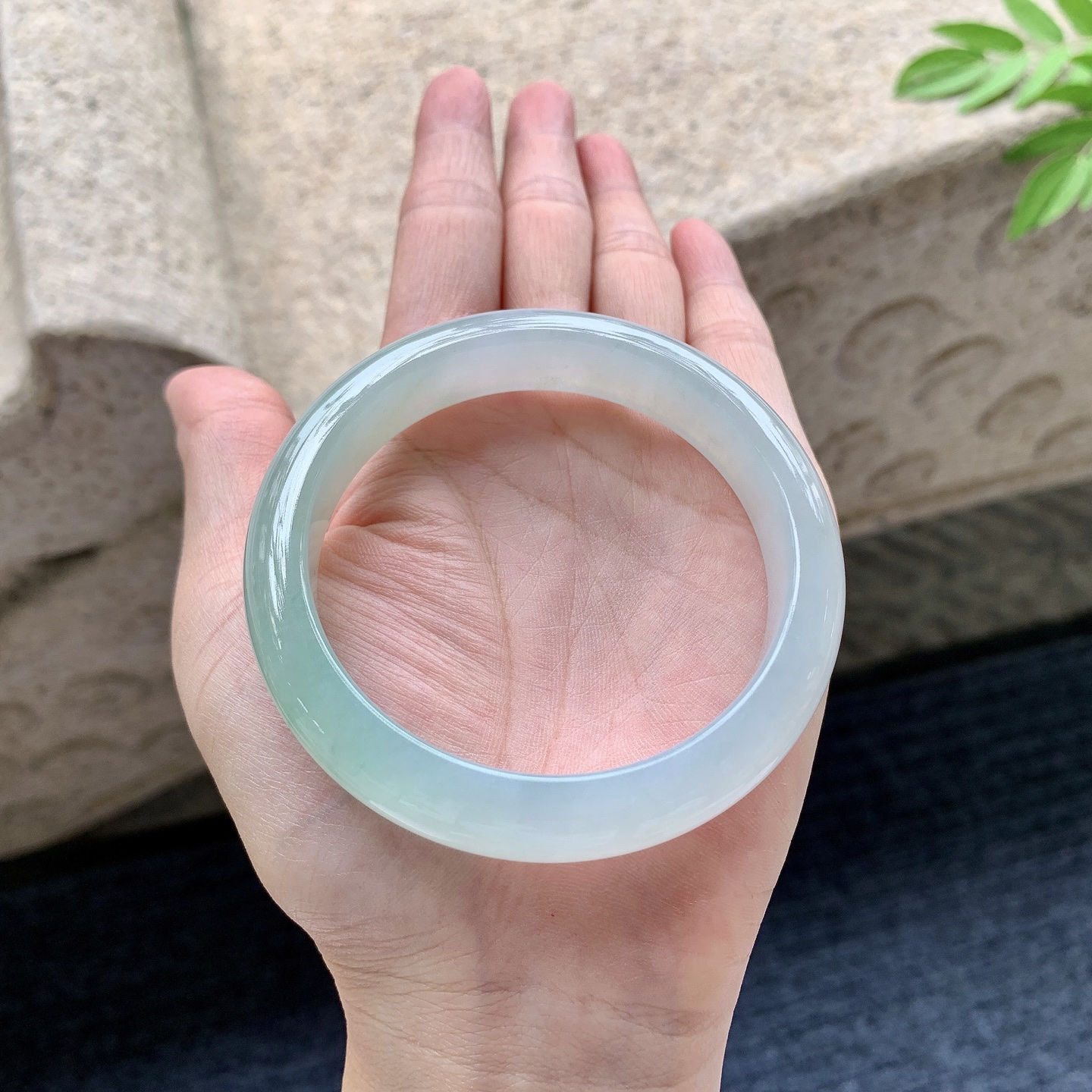 正圈56 57 圈口57.4/12.5/8 编码AD092416 冰糯飘绿，水润，种老，细腻，无裂
