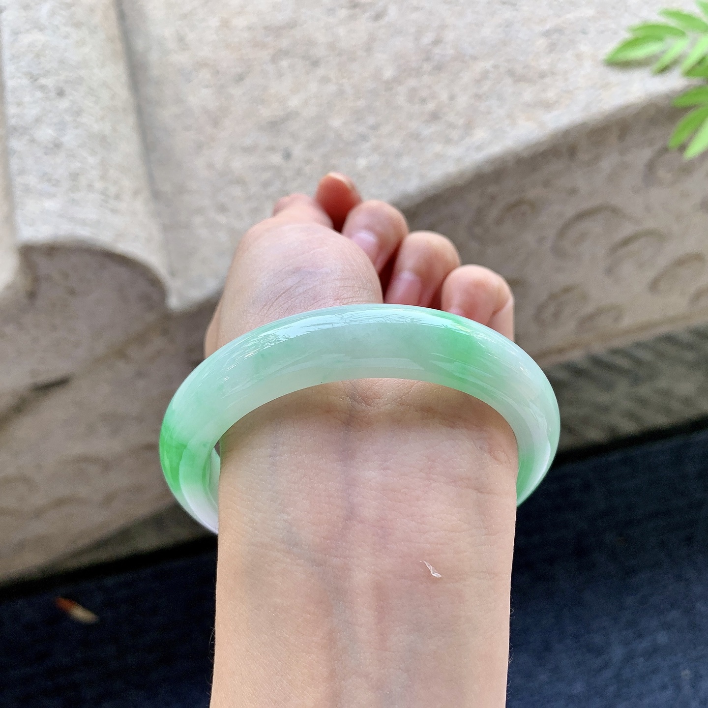 正圈56 57 圈口57/12/9 编码GL092121 糯冰飘绿，水润，种老，细腻，无裂