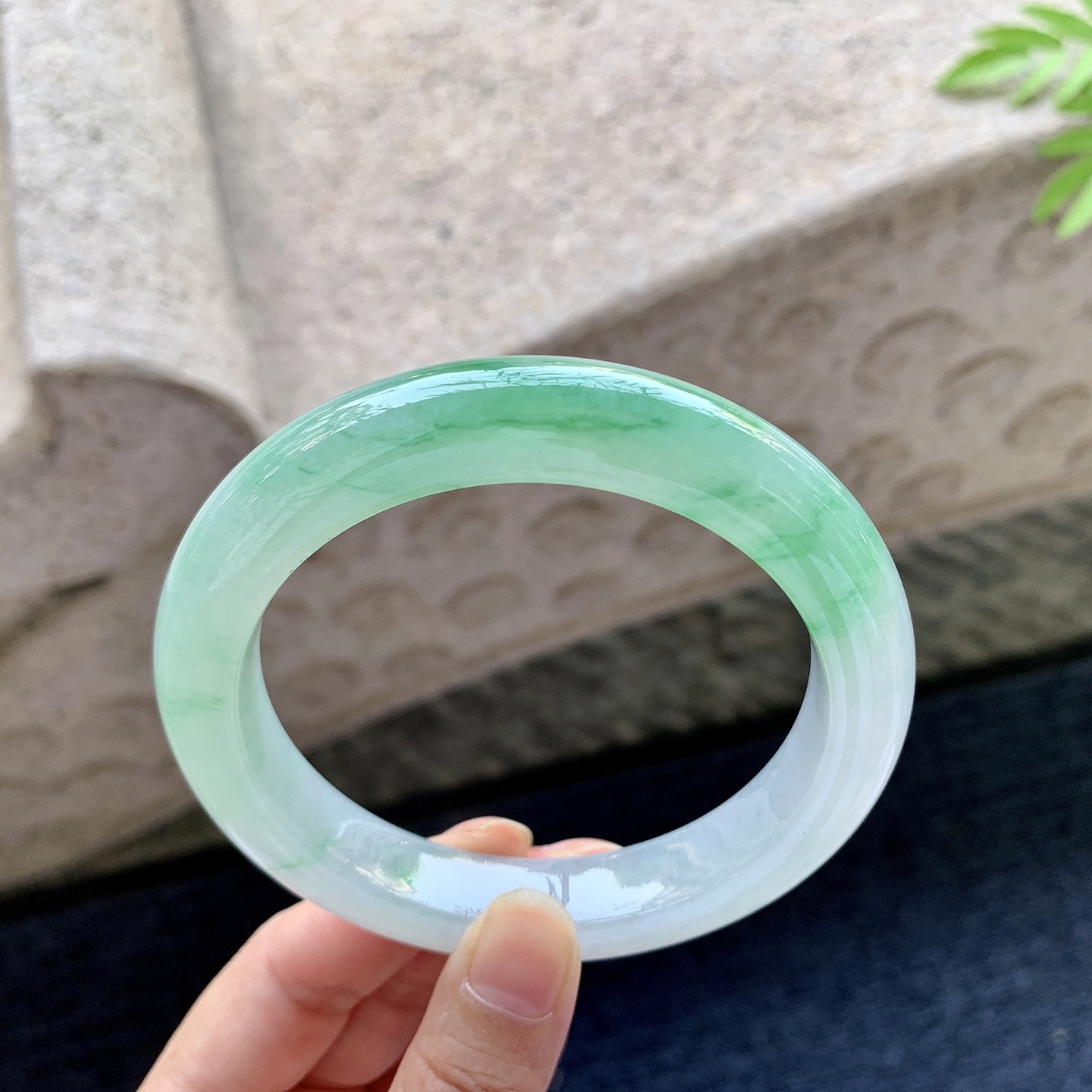 正圈61 62 圈口62.4/11.7/10.6 编码T1092108 冰糯飘绿，清透，水润，种老，打灯有棉线