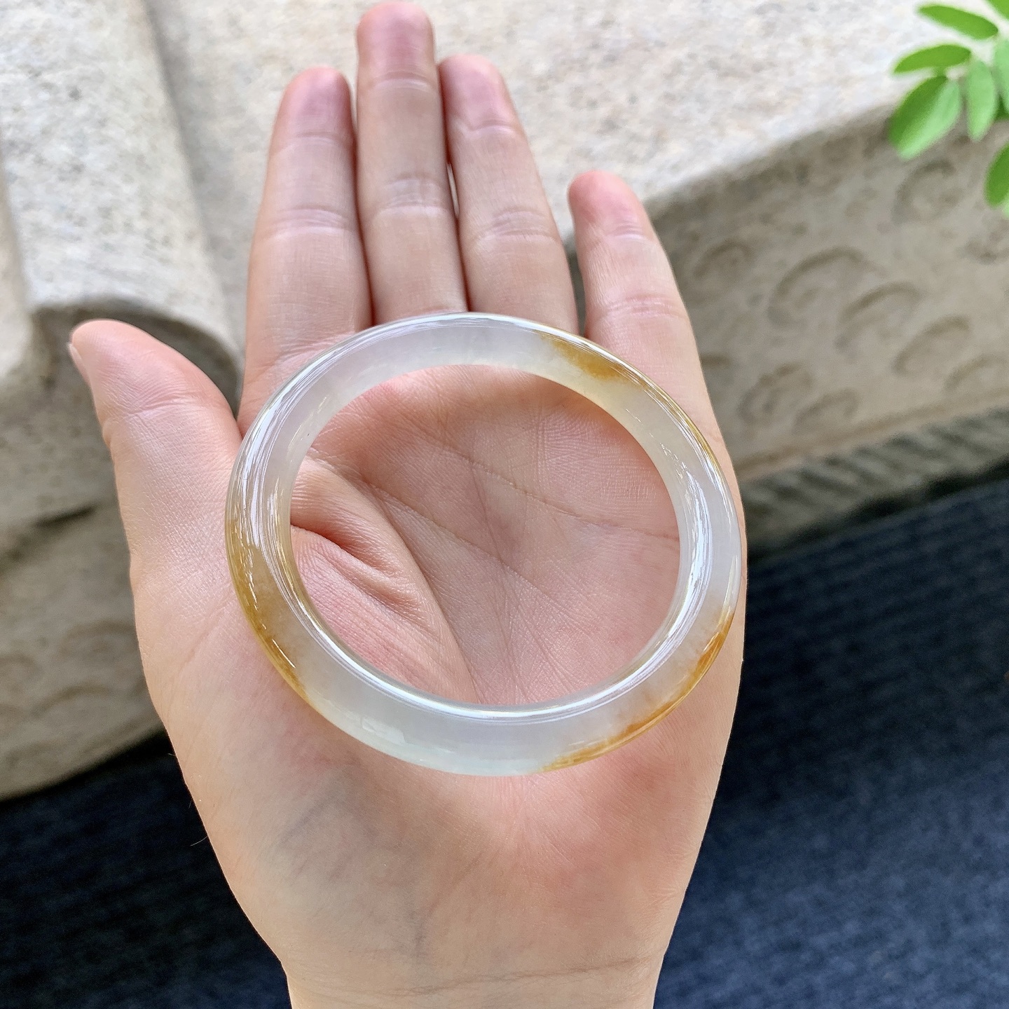 圆条49 50 圈口50.3/7.2/7.4 编码LZ092025 冰飘黄翡，清透，水润，种老，细腻，无裂