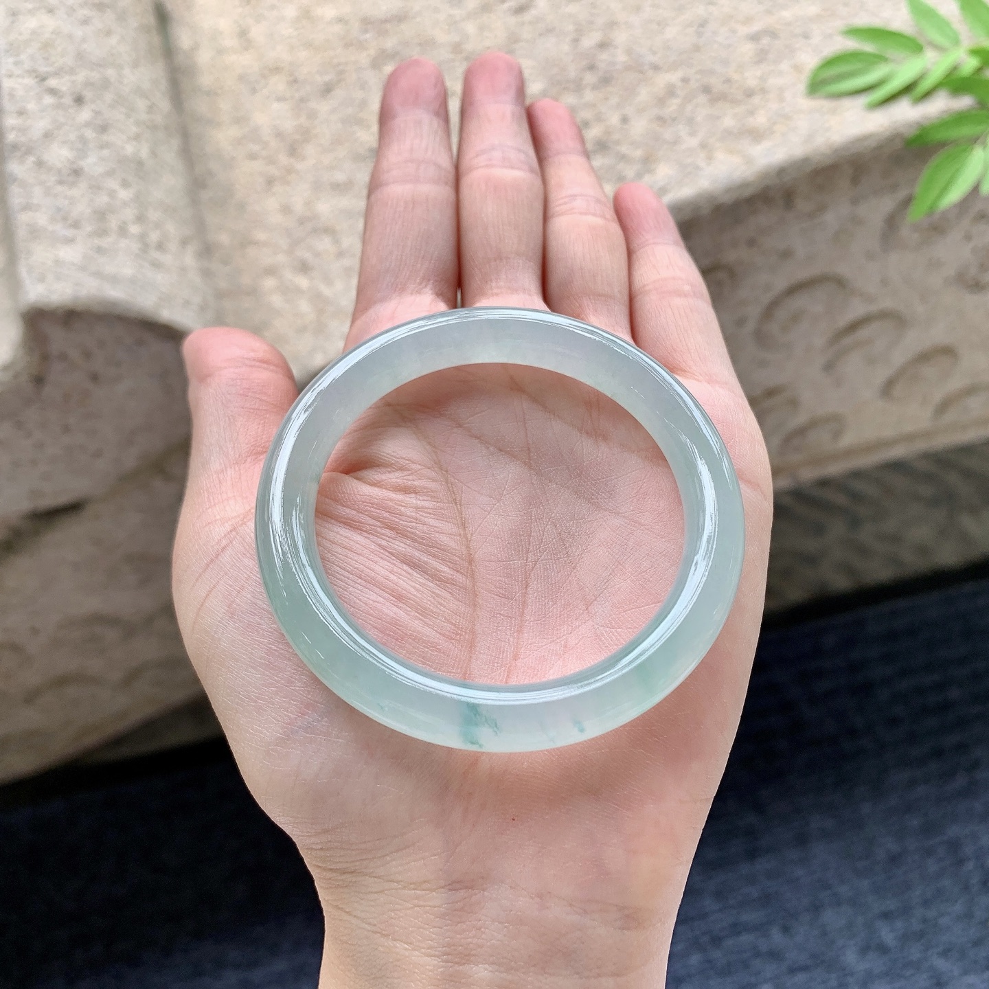 圆条50 51 圈口51.2/8.6/8 编码BA092406 糯冰晴绿，水润，种老，细腻，有纹线