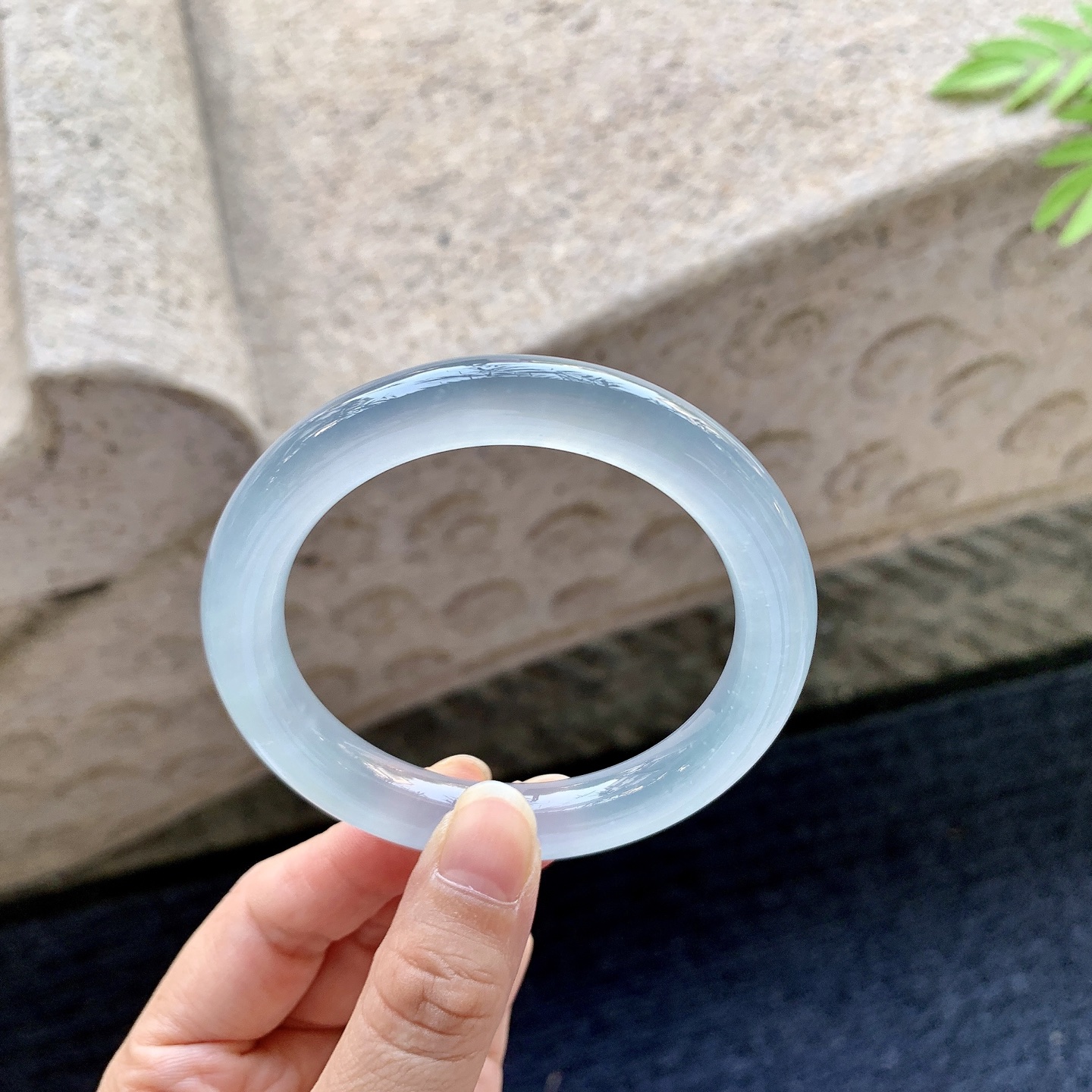 圆条54 55 圈口55/9.5/9.3 编码QX092110 描述冰种，起光，清透，水润，种老，细腻，打灯有棉线