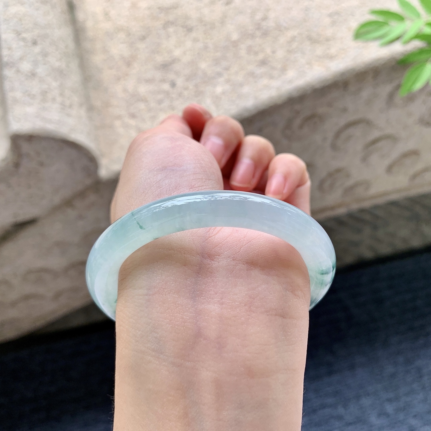 圆条52 53 圈口53.8/8.5/8.7 编码DW092450 冰糯飘花，水润，种老，细腻，打灯有絮线