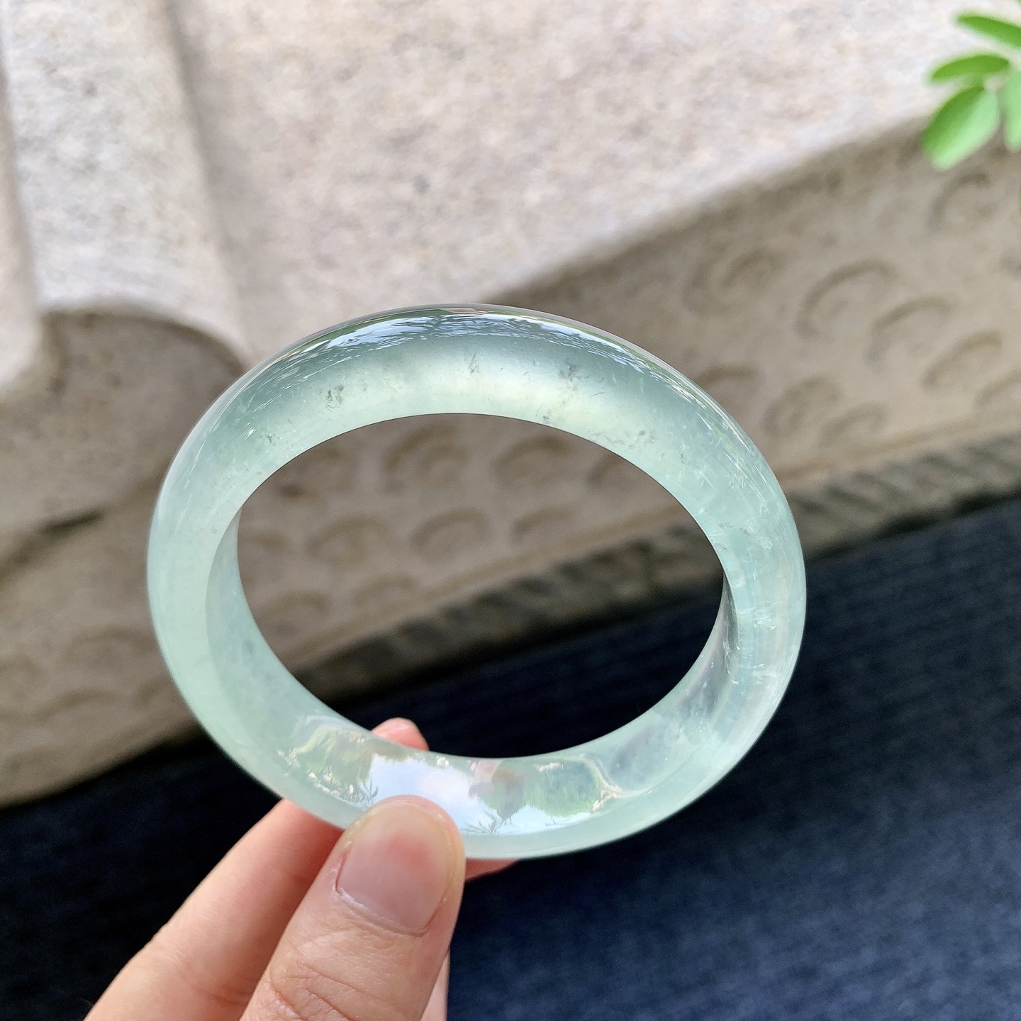 正圈56 57 圈口57.6/14/8.5 编码LZ092024 冰种晴底，起荧光，清透，水润，种老，细腻，无裂