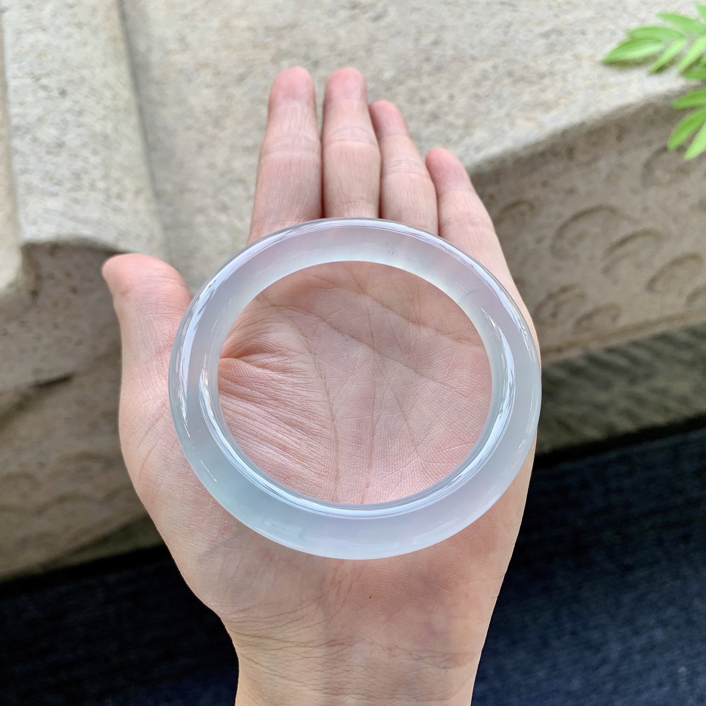 圆条54 55 圈口55/9.5/9.3 编码QX092110 描述冰种，起光，清透，水润，种老，细腻，打灯有棉线