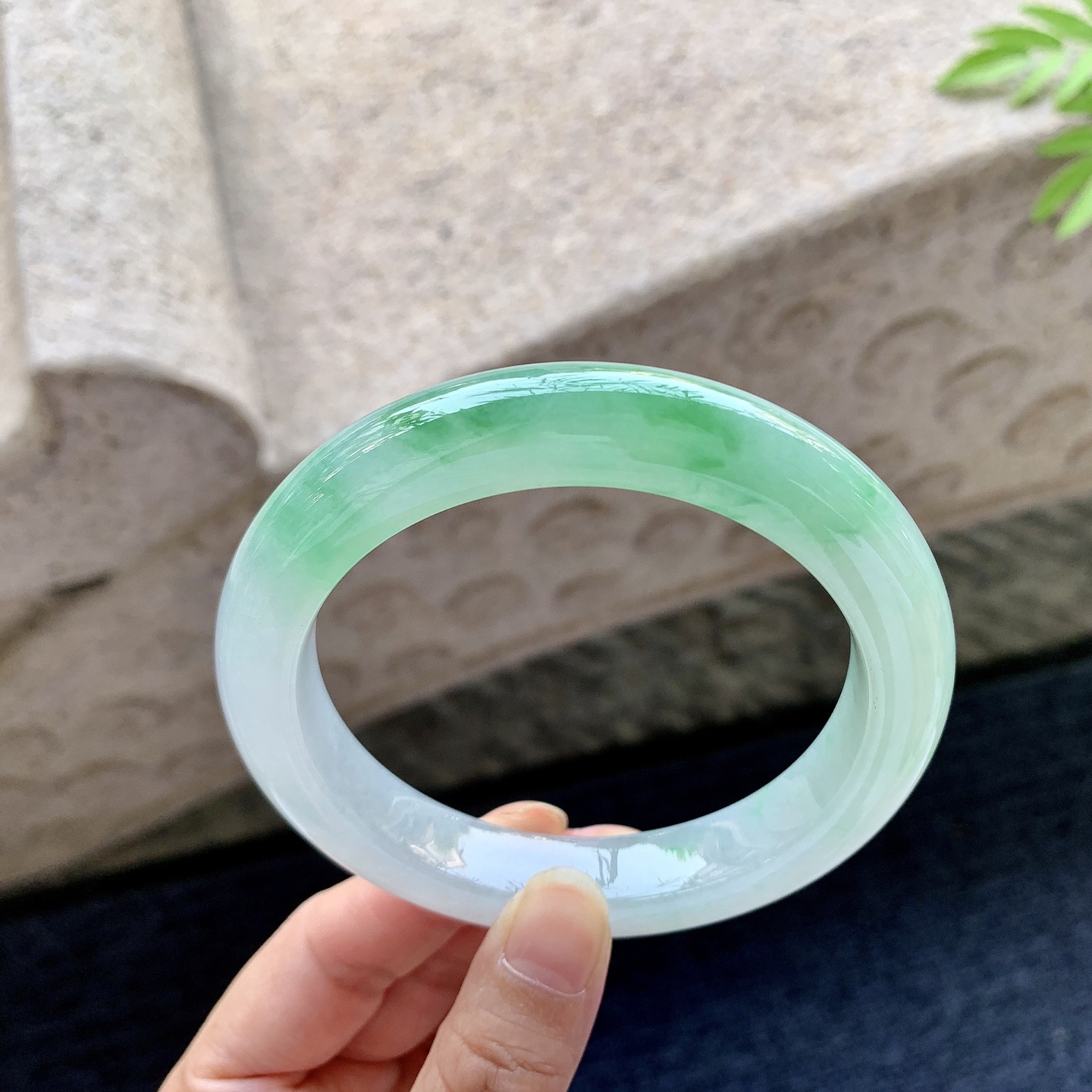 正圈61 62 圈口62.4/11.7/10.6 编码T1092108 冰糯飘绿，清透，水润，种老，打灯有棉线