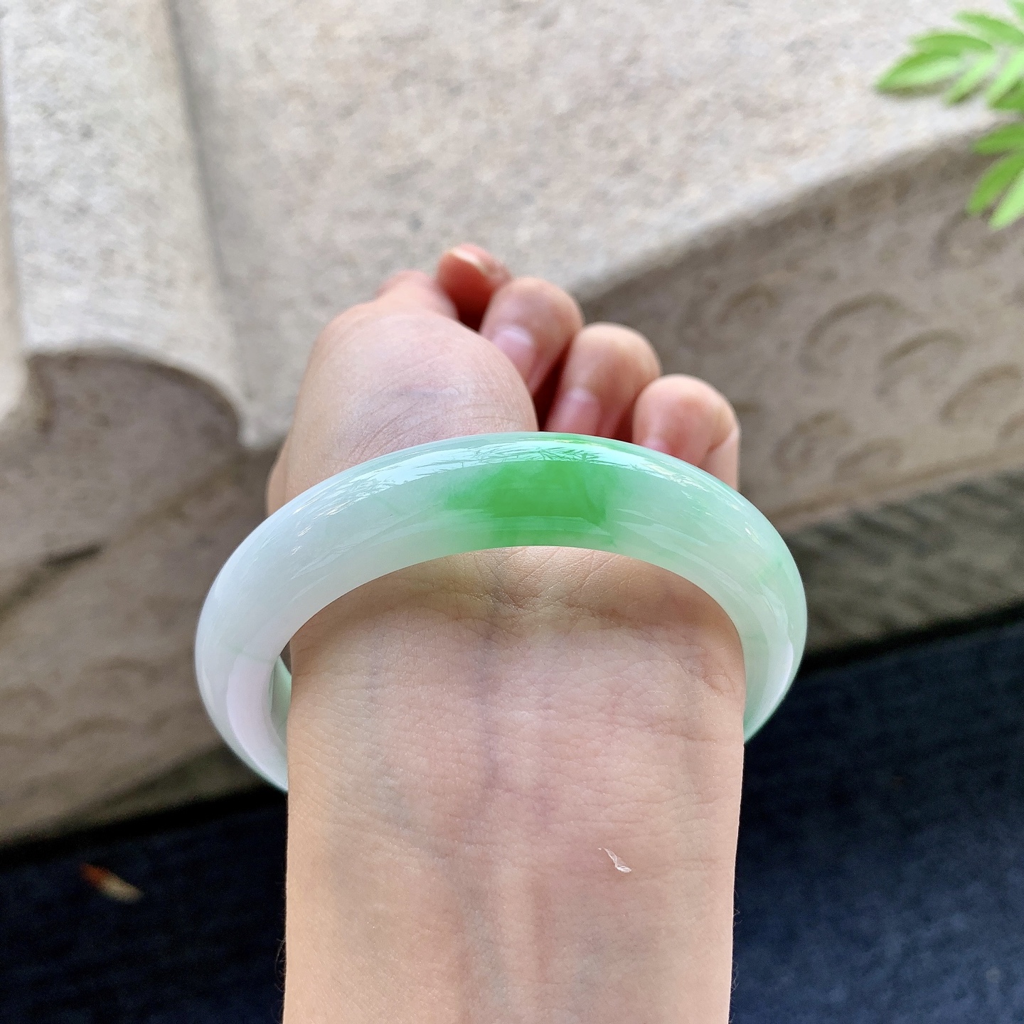 正圈56 57 圈口57/12/9 编码GL092121 糯冰飘绿，水润，种老，细腻，无裂