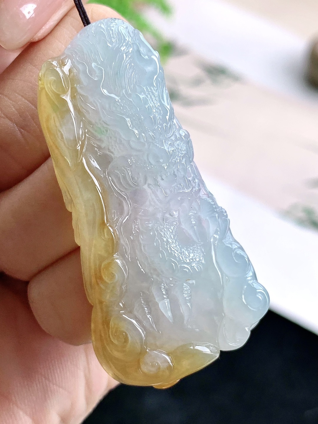 【裸石】️冰飘黄翡大龙牌吊坠 【说明】缅甸 性比高 厚装 【尺寸】57-28.4-9 【重量】27