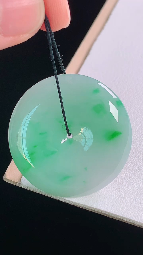 冰飘绿平安扣，无裂，尺寸:34.6-6.7mm 29
