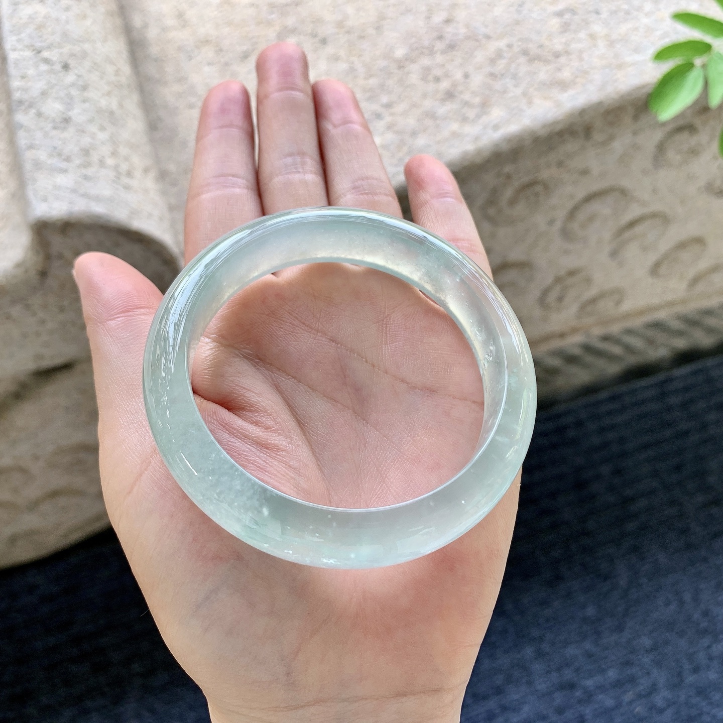 正圈56 57 圈口57.6/14/8.5 编码LZ092024 冰种晴底，起荧光，清透，水润，种老，细腻，无裂