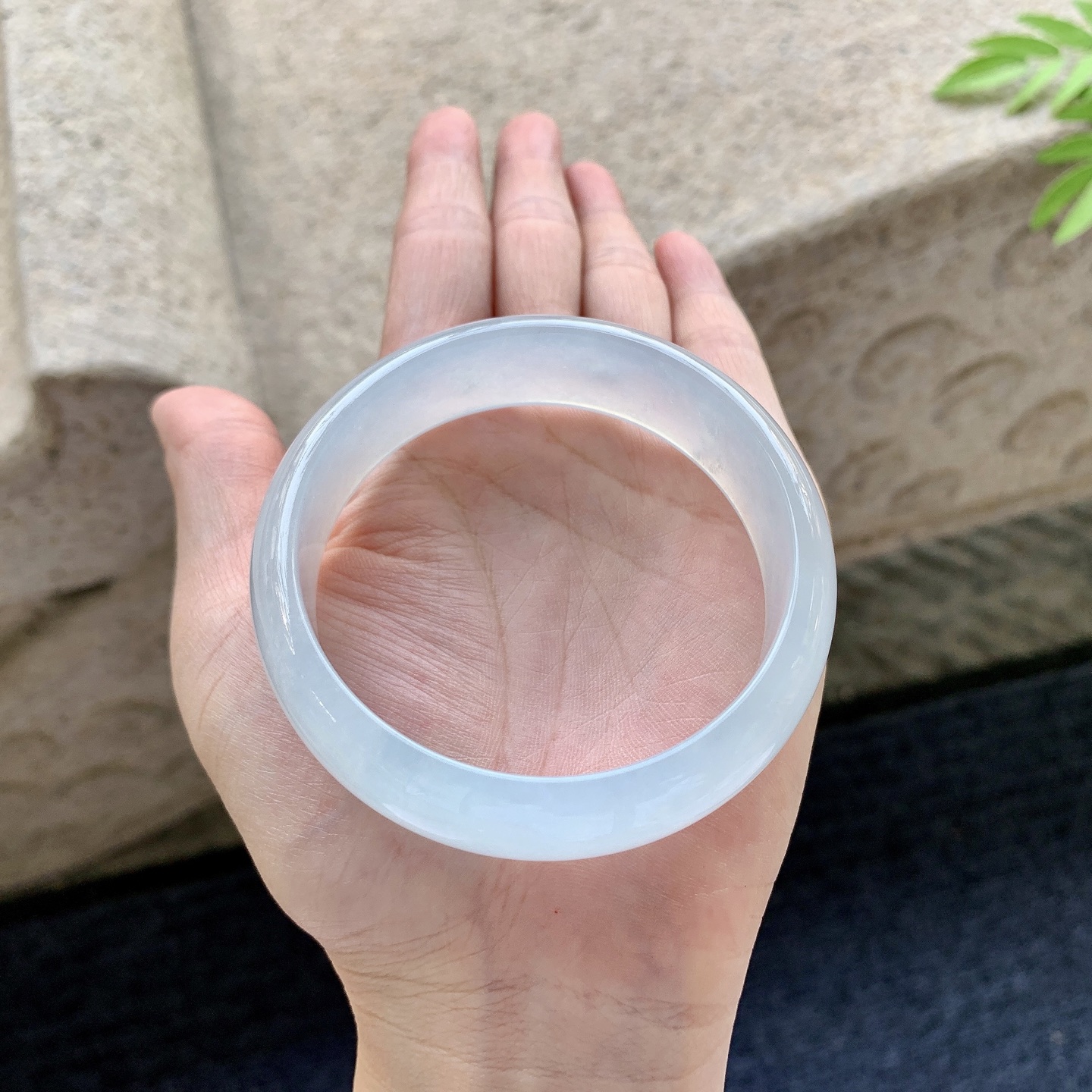 正圈57 58 圈口58.1/17.1/6.9 编码QX092109 冰糯底色，宽版，水润，种老，细腻，无裂