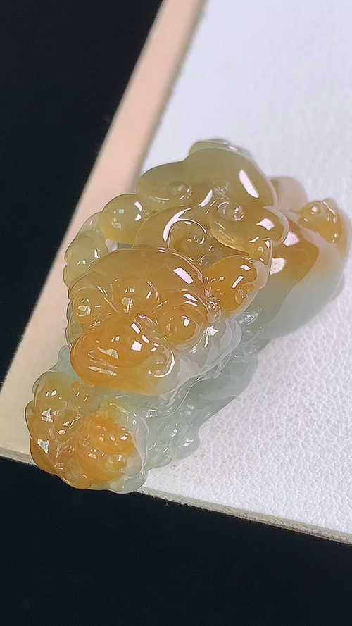 ️黄翡貔貅，无裂，尺寸:38.9-20.5-18.6mm 29