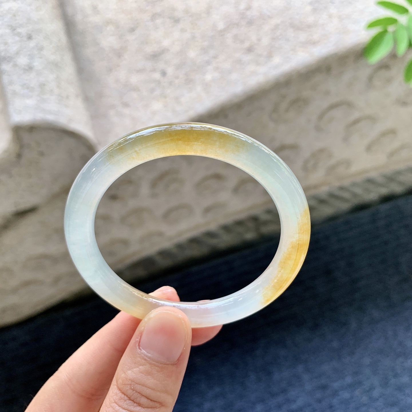 圆条49 50 圈口50.3/7.2/7.4 编码LZ092025 冰飘黄翡，清透，水润，种老，细腻，无裂