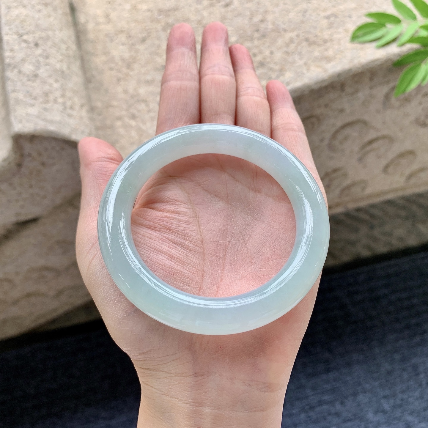 圆条54 55 圈口55.6/10.7/10.7 编码QX092414 糯冰晴绿，水润，种老，细腻，