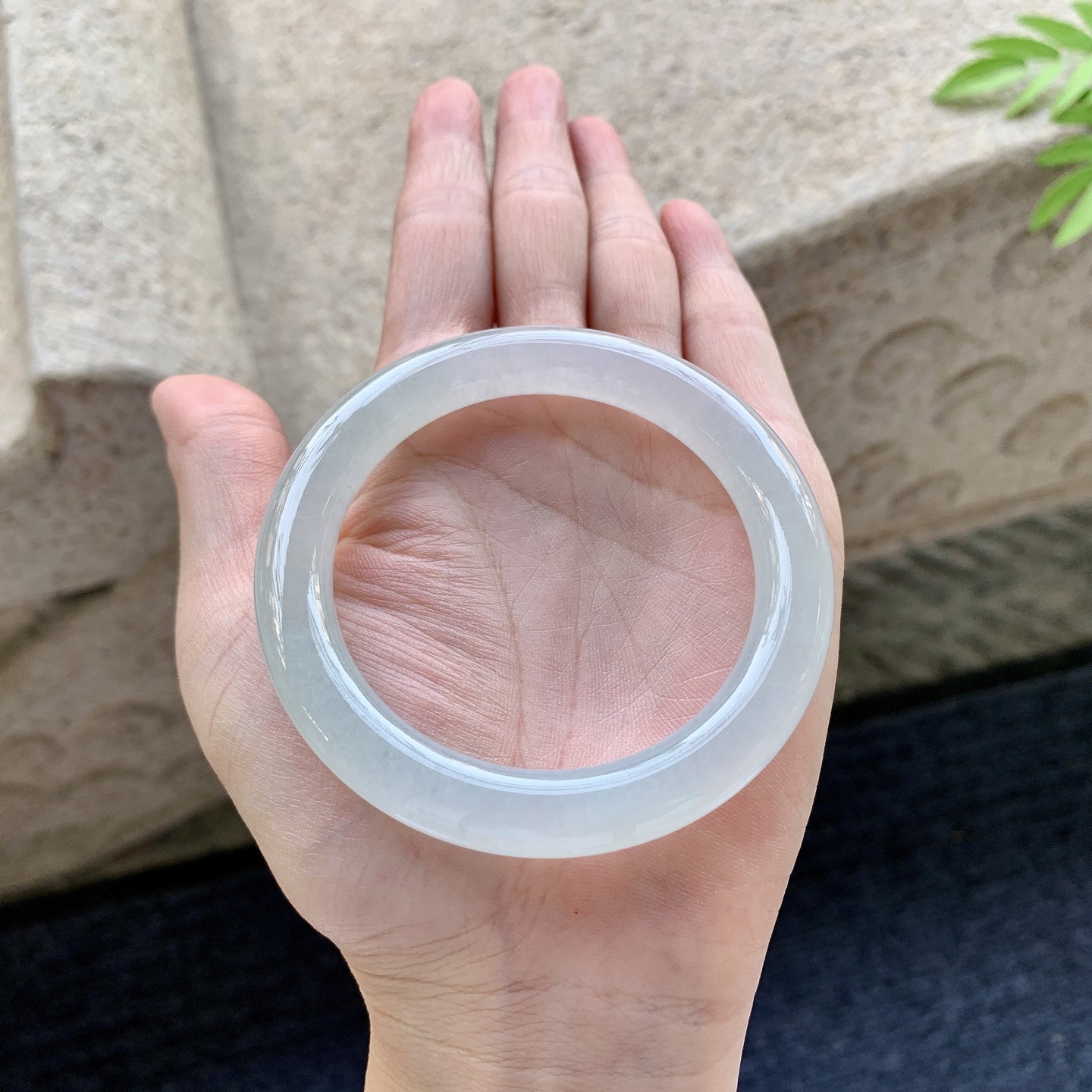 圆条52 53 圈口53.4/9/9.3 编码FL092103 糯冰底色，水润，种老，细腻，打灯有棉线