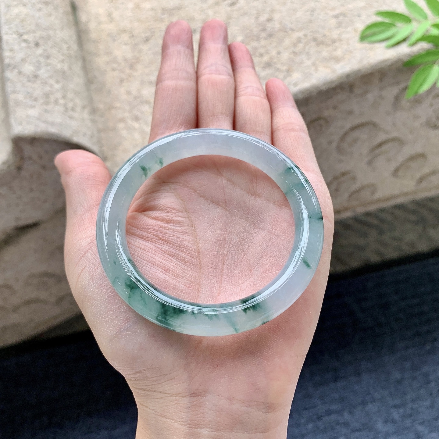 圆条52 53 圈口53.8/8.5/8.7 编码DW092450 冰糯飘花，水润，种老，细腻，打灯有絮线