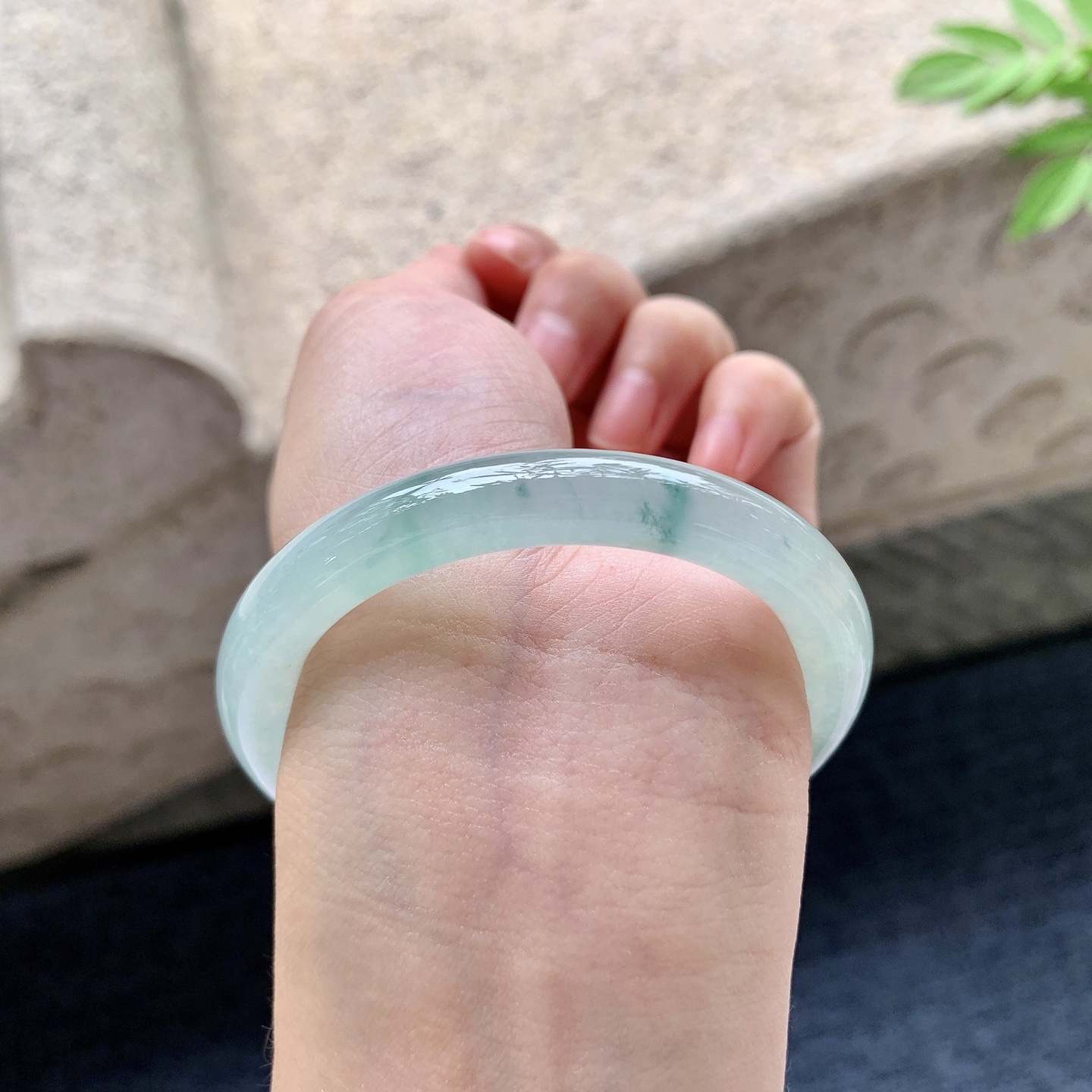 圆条50 51 圈口51.2/8.6/8 编码BA092406 糯冰晴绿，水润，种老，细腻，有纹线