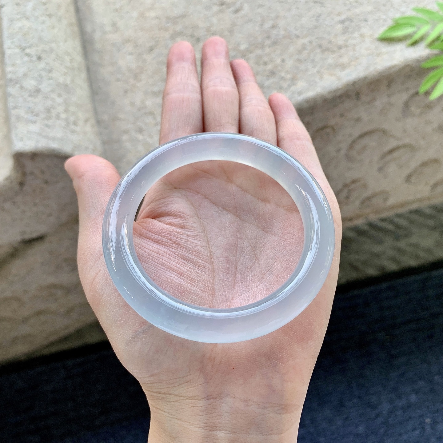 圆条54 55 圈口55/9.5/9.3 编码QX092110 描述冰种，起光，清透，水润，种老，细腻，打灯有棉线