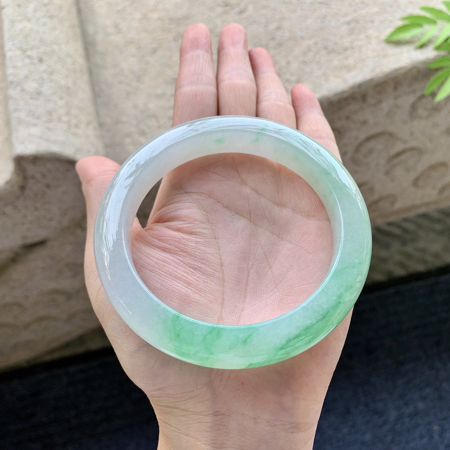 正圈61 62 圈口62.4/11.7/10.6 编码T1092108 冰糯飘绿，清透，水润，种老，打灯有棉线