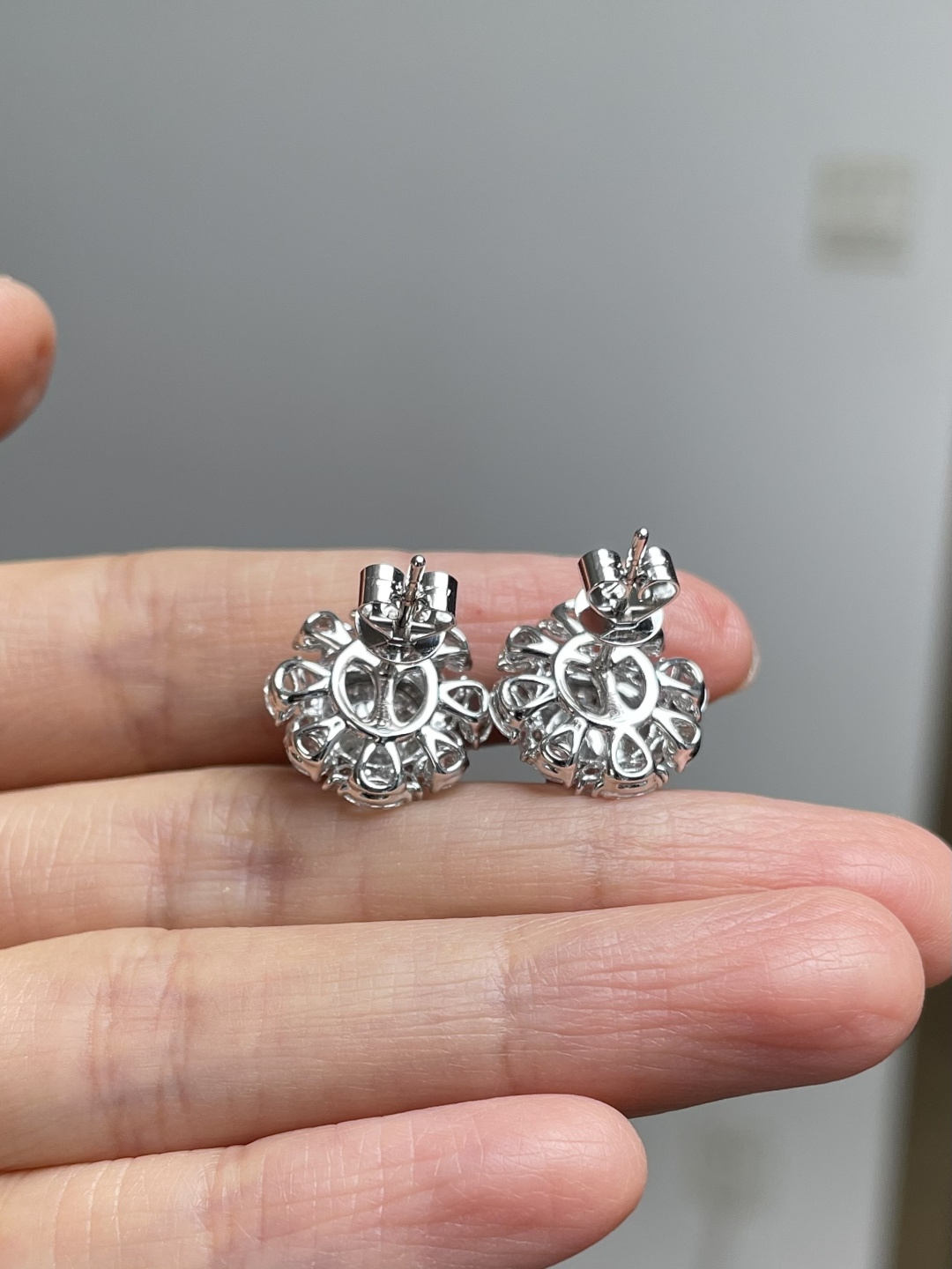 ️玻璃种蛋面耳钉 裸石：8.5*8*5mm 整体：15*14.5*10mm