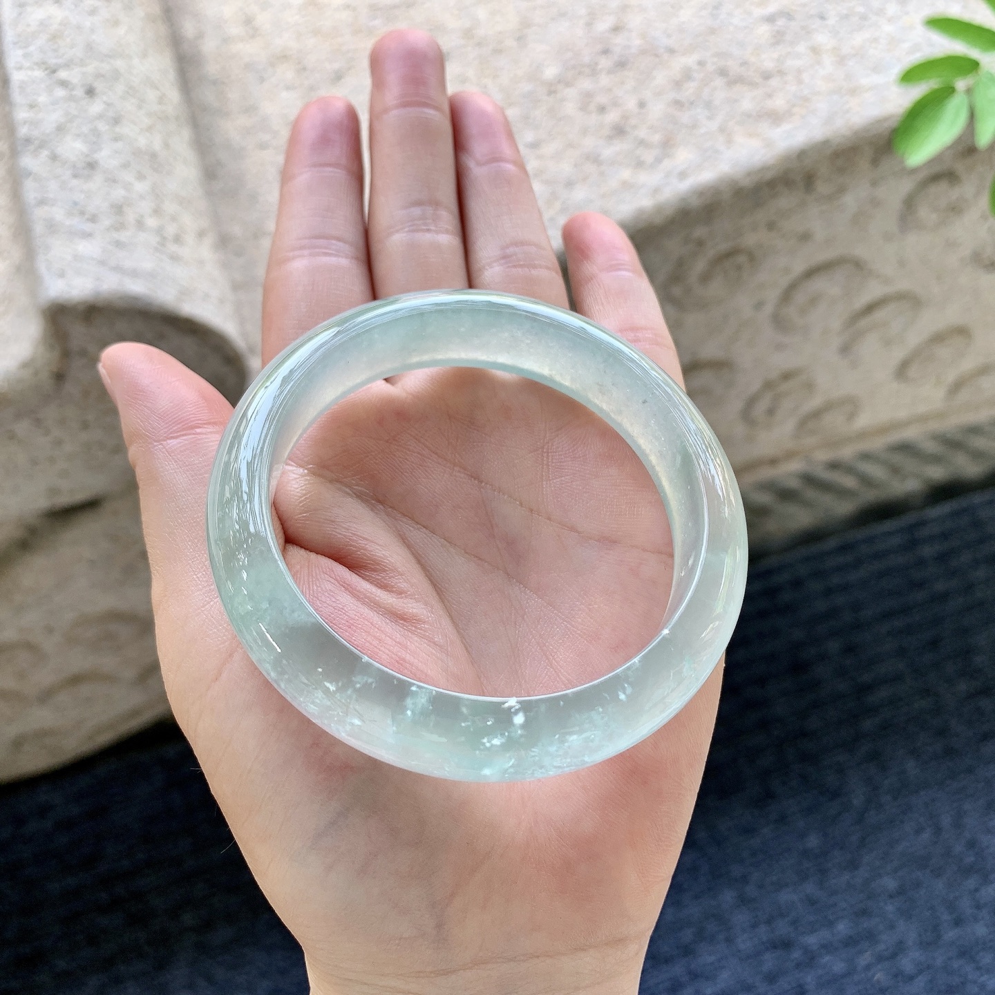 正圈56 57 圈口57.6/14/8.5 编码LZ092024 冰种晴底，起荧光，清透，水润，种老，细腻，无裂