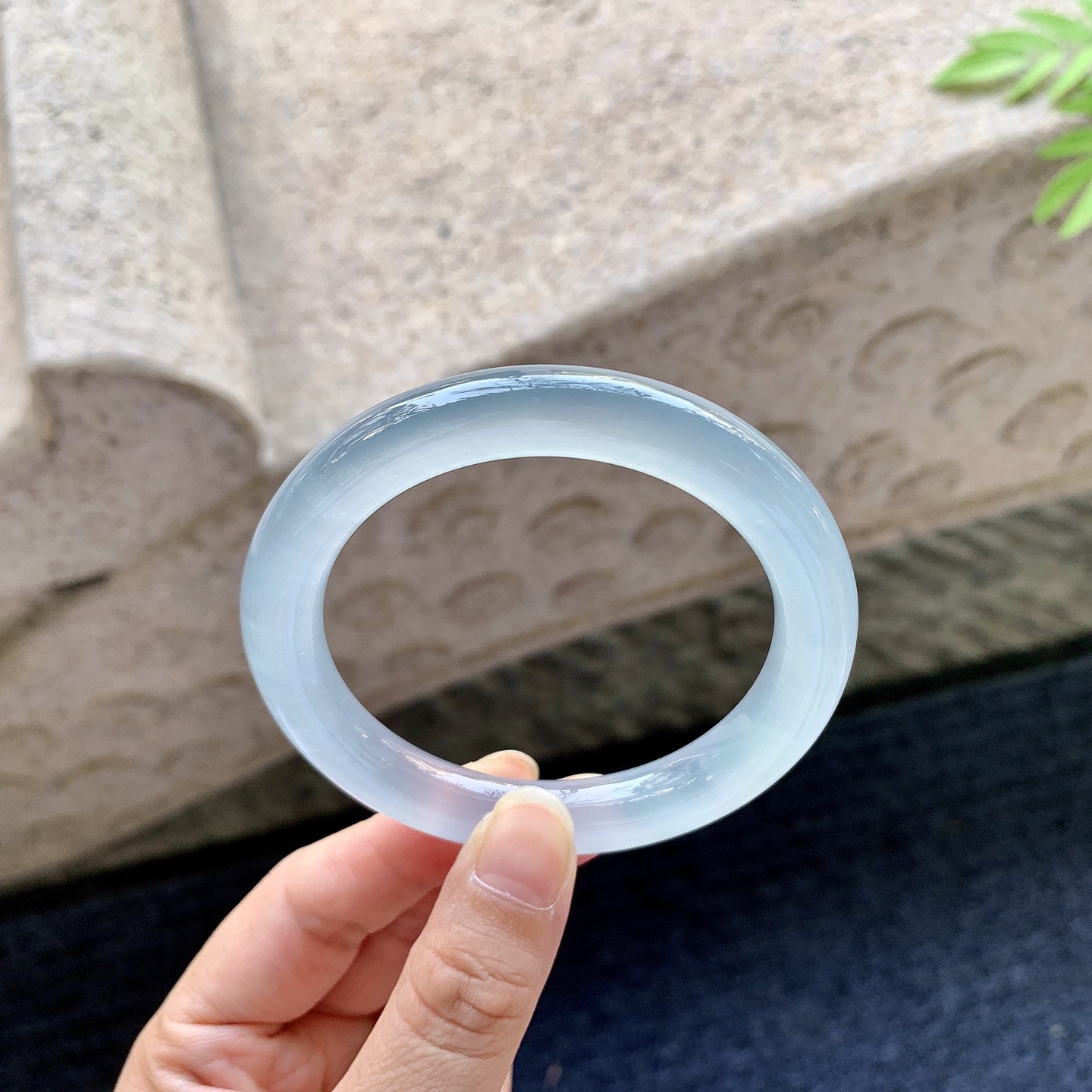 圆条54 55 圈口55/9.5/9.3 编码QX092110 描述冰种，起光，清透，水润，种老，细腻，打灯有棉线