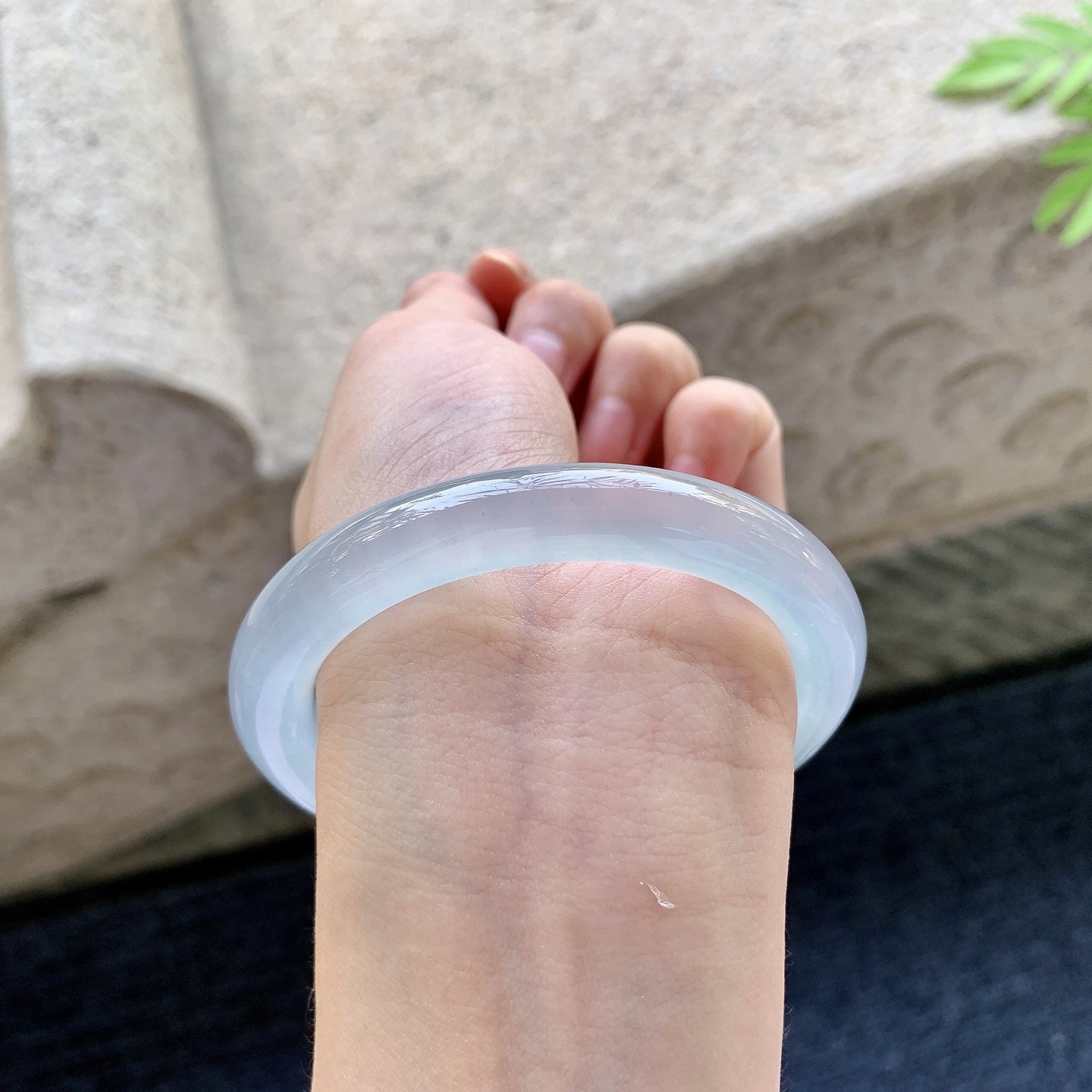 圆条54 55 圈口55/9.5/9.3 编码QX092110 描述冰种，起光，清透，水润，种老，细腻，打灯有棉线