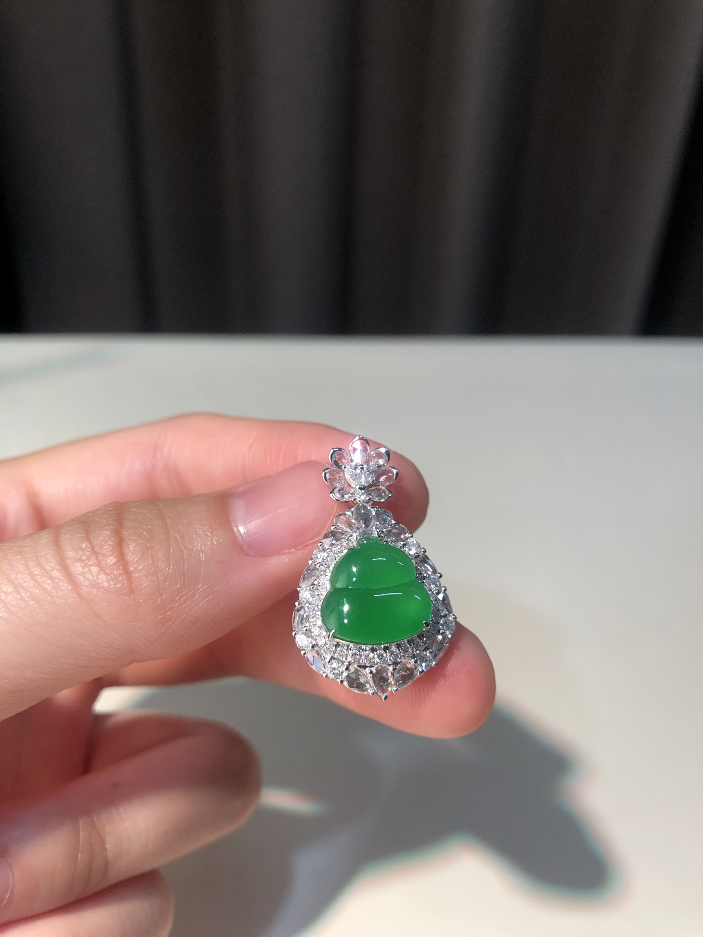 ️ 18k金镶嵌冰绿葫芦吊坠 尺寸：27.8×16.9×10.6 裸石10.9×11.1 温润凝翠