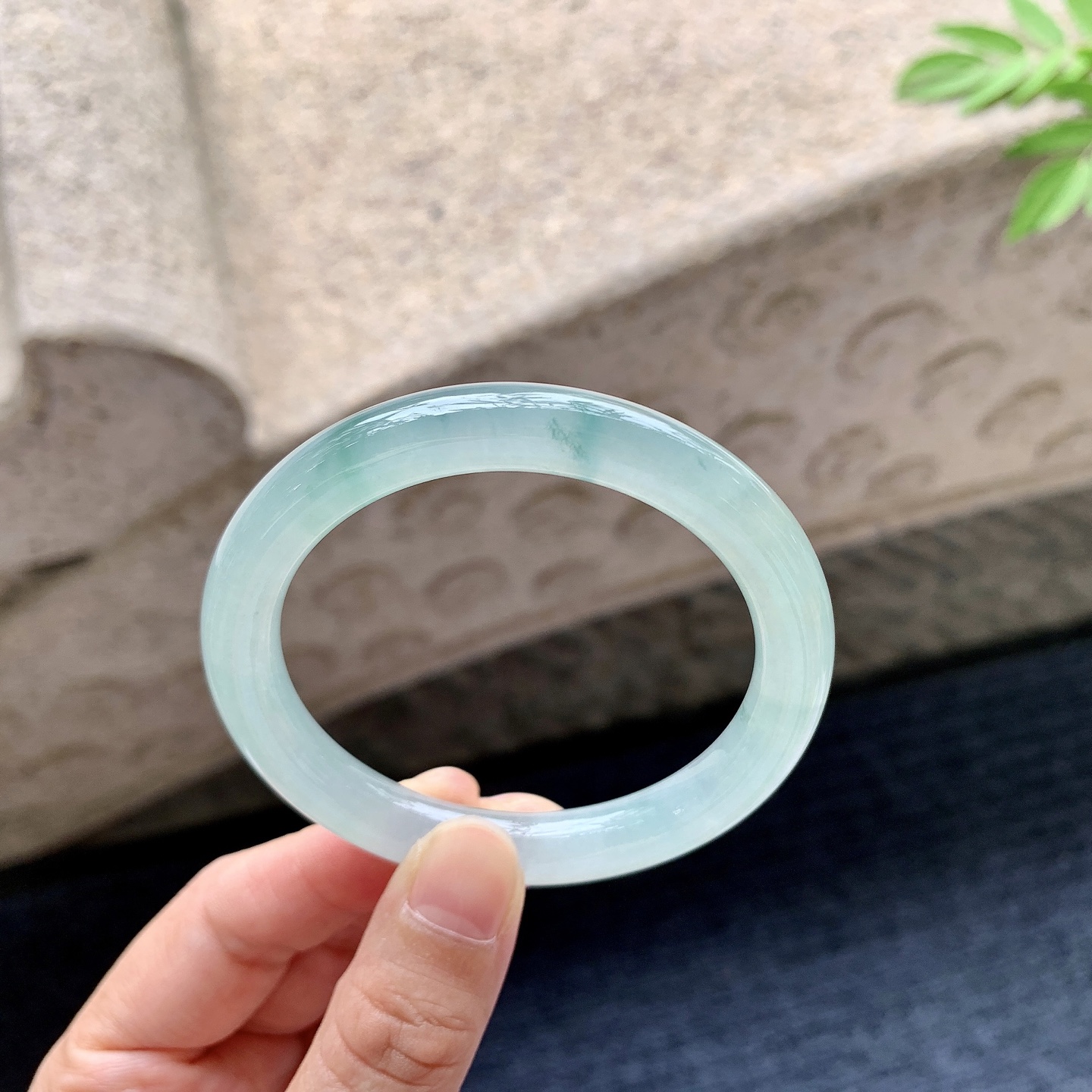 圆条50 51 圈口51.2/8.6/8 编码BA092406 糯冰晴绿，水润，种老，细腻，有纹线