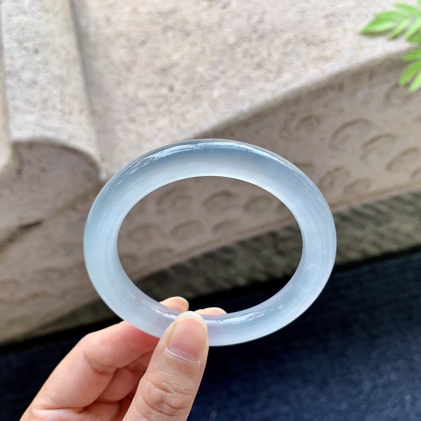 圆条54 55 圈口55/9.5/9.3 编码QX092110 描述冰种，起光，清透，水润，种老，细腻，打灯有棉线