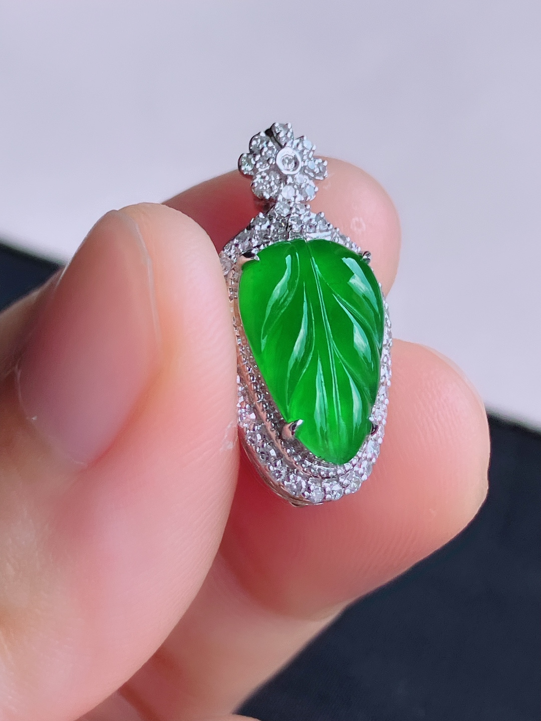 ️翠绿金枝玉叶，晶莹剔透，尺寸24/15/9.8/9.3/自然光实拍
