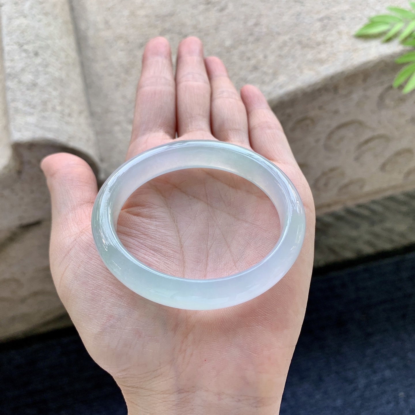 贵妃51 52 圈口52.2/44.5/11.2/6.9 编码C5092113 冰糯飘绿，水润，种老，细腻，打灯有棉线