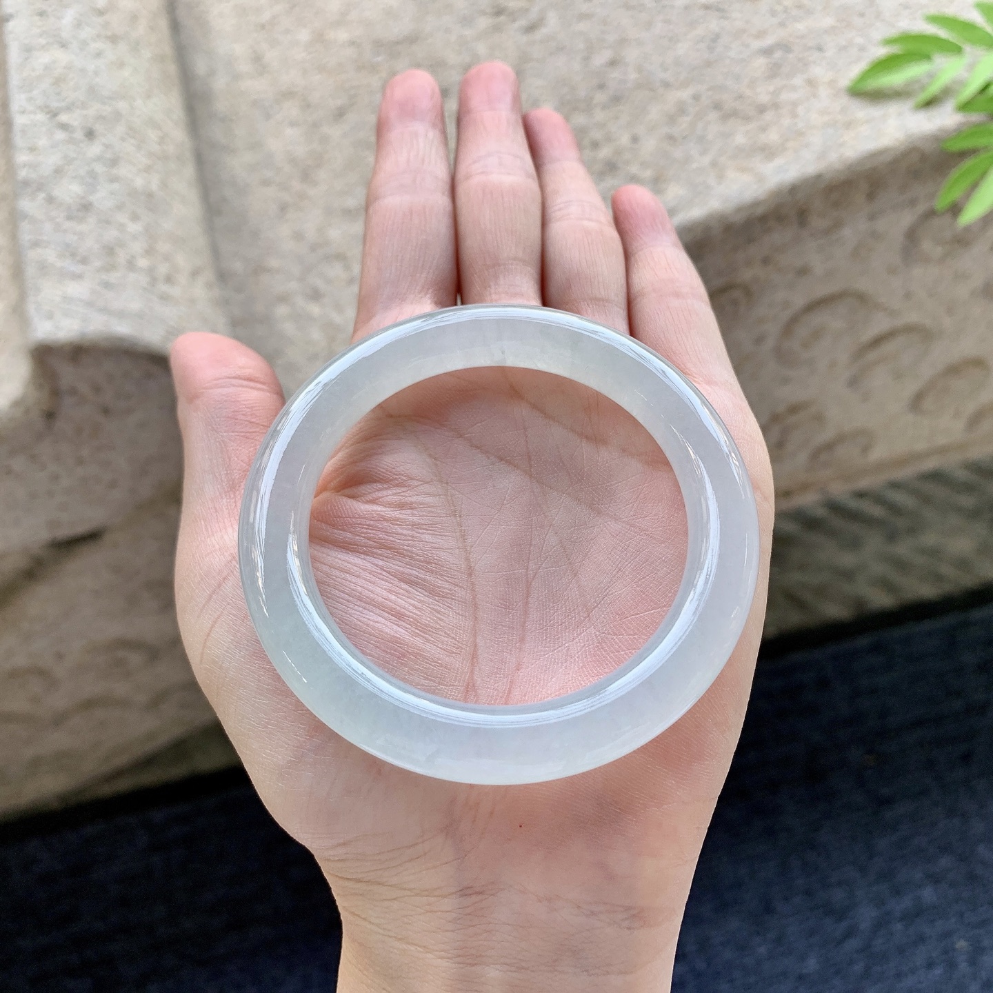 圆条52 53 圈口53.4/9/9.3 编码FL092103 糯冰底色，水润，种老，细腻，打灯有棉