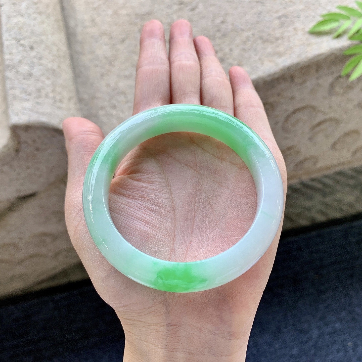 正圈56 57 圈口57/12/9 编码GL092121 糯冰飘绿，水润，种老，细腻，无裂